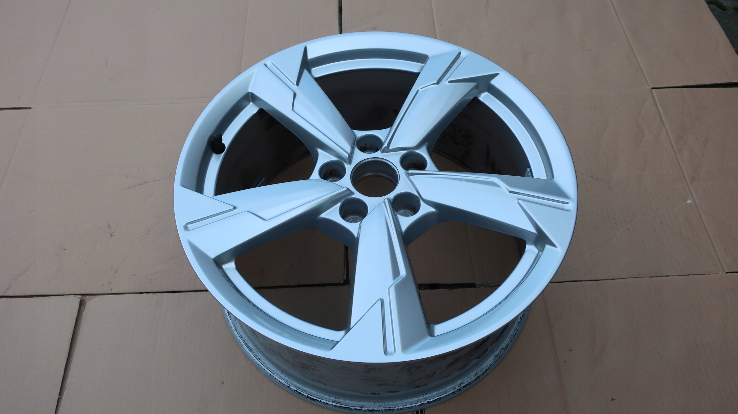 1x Alu Felge Audi A4 A6 Aluminum rim 18 Zoll 8.0J 5x112 39ET