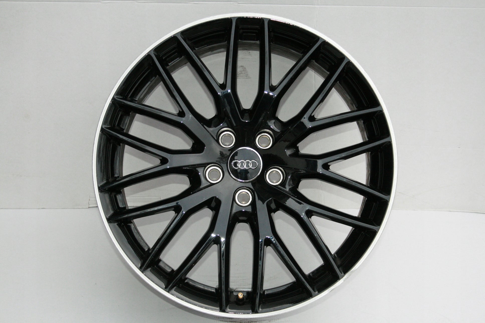  1x aluminum rim Audi allroad A4 Aluminum rim 19 inch 8.0J 5x112 32ET 8W9601025H  product image