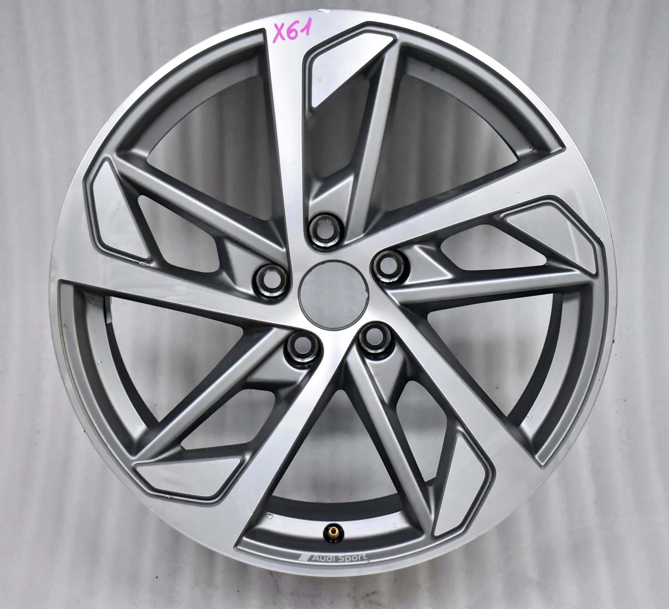 1x Alu Felge Audi A4 S4 Aluminum rim 18 Zoll 8.0J 5x112 40ET 8W0601025EK