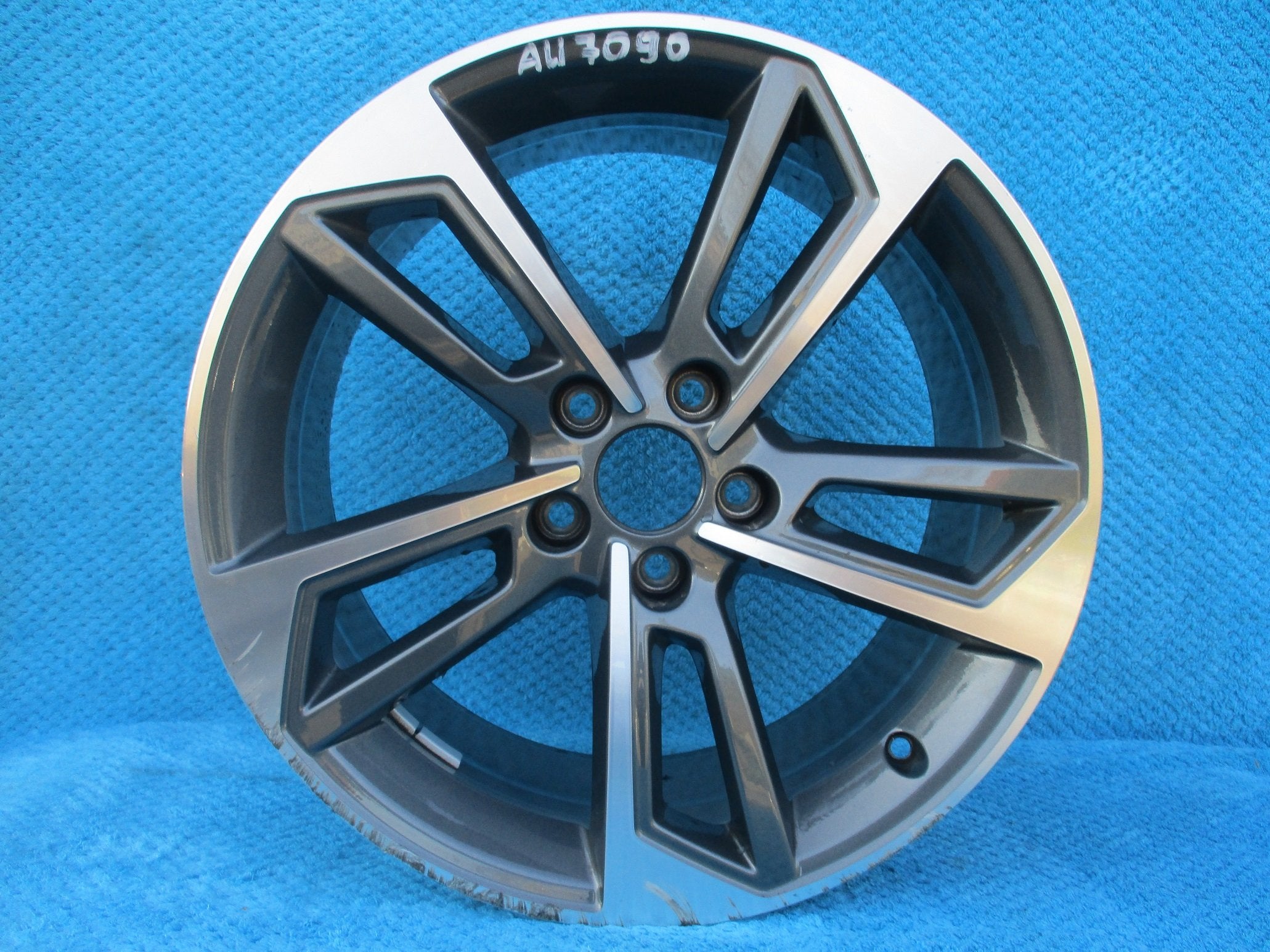 1x Alu Felge Audi A4 S4 Aluminum rim 18 Zoll 8.0J 5x112 40ET 8W0601025J