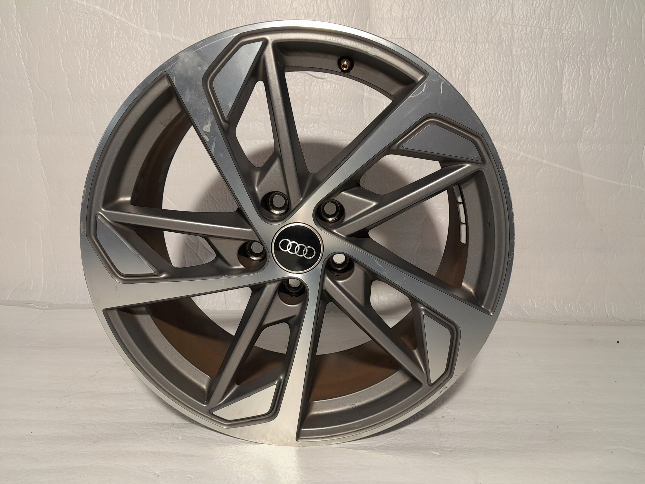 1x Alu Felge Audi S4 A4 Aluminum rim 18 Zoll 8.0J 5x112 8W0601025EK