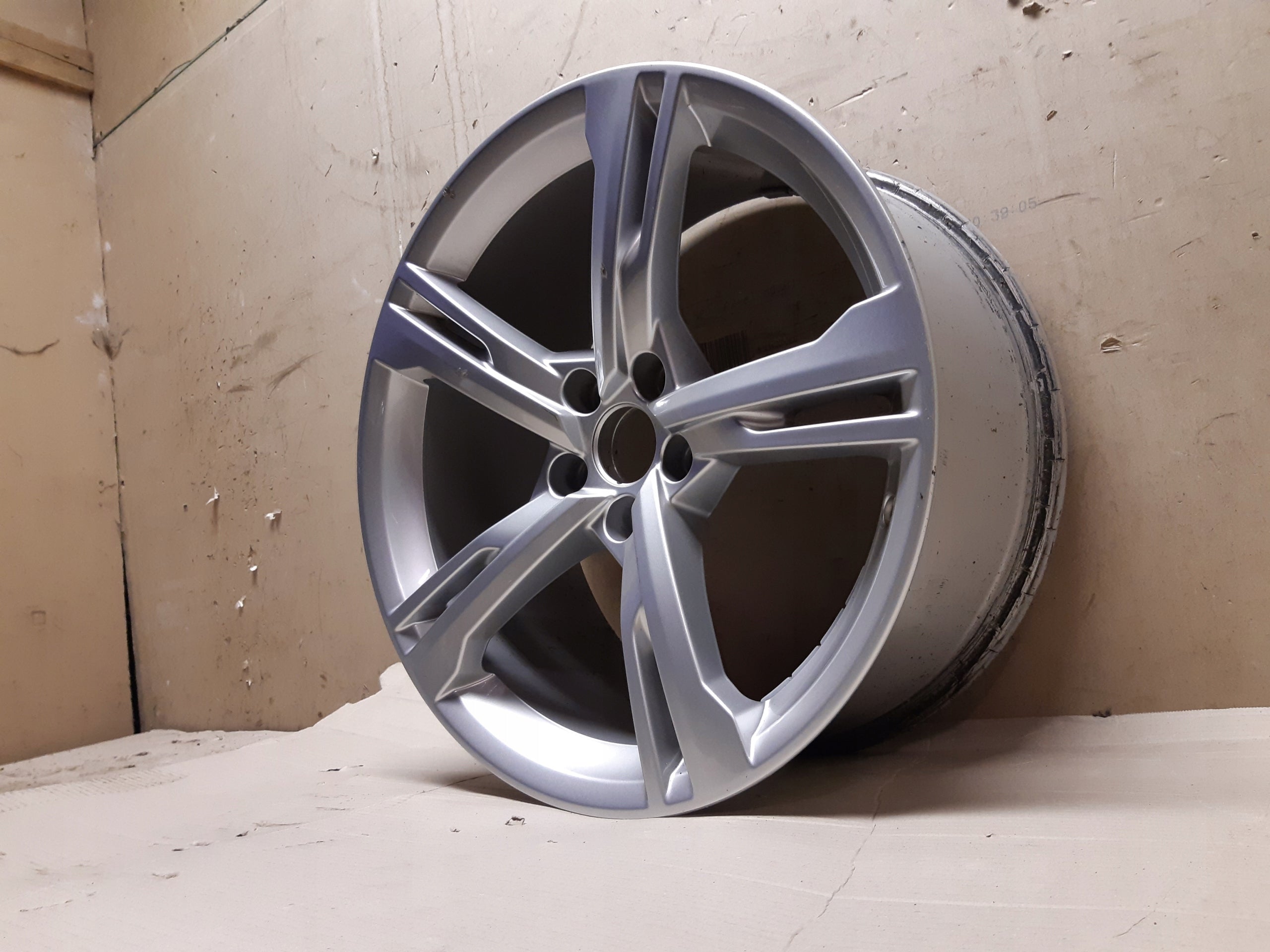  1x Alu Felge Audi A4 S4 Aluminum rim 19 Zoll 8.5J 5x112 32ET 8W0071499A product image