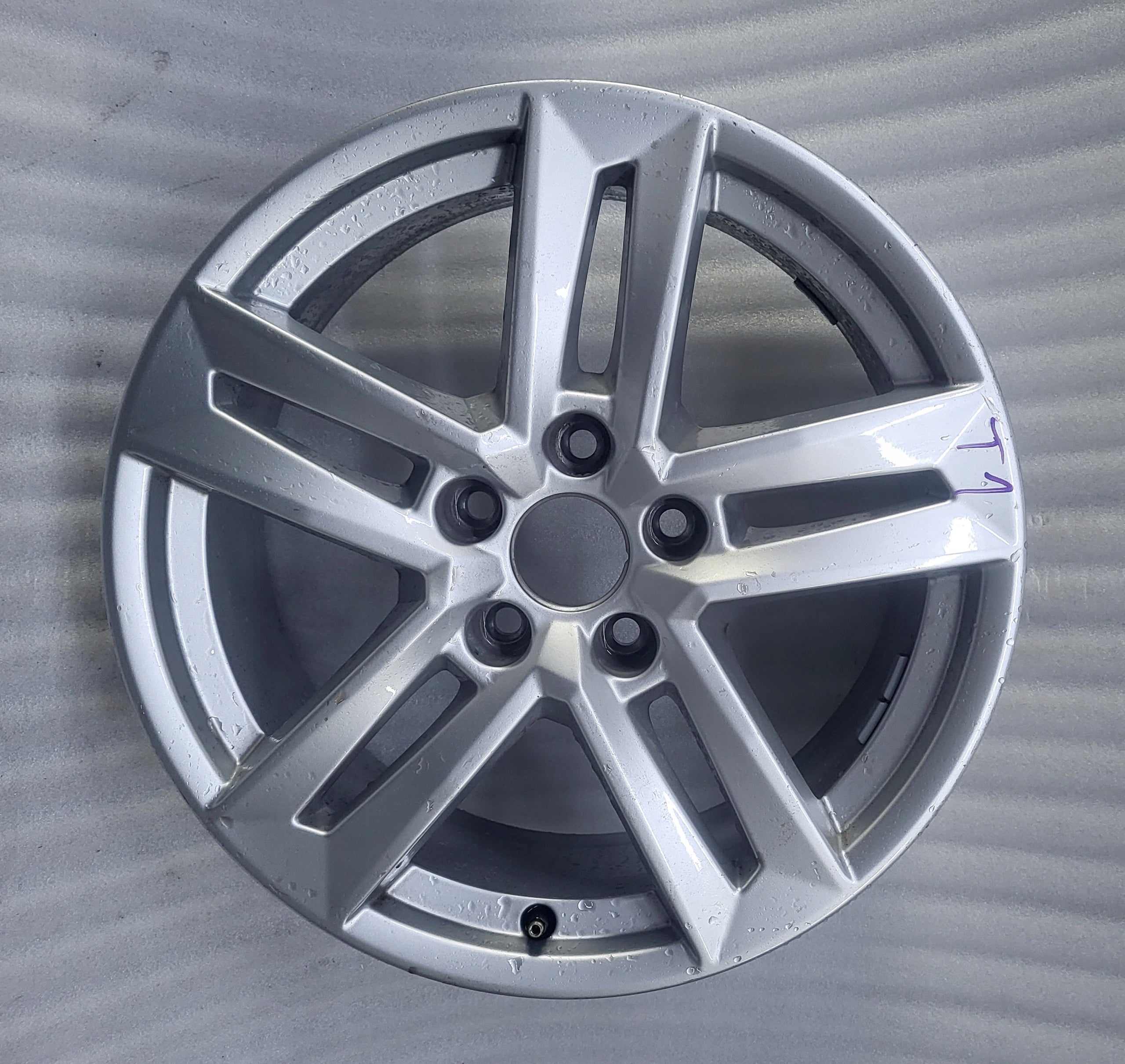 1x Alu Felge Audi S4 A4 Aluminum rim 17 Zoll 7.0J 5x112 42ET 8W0601025P