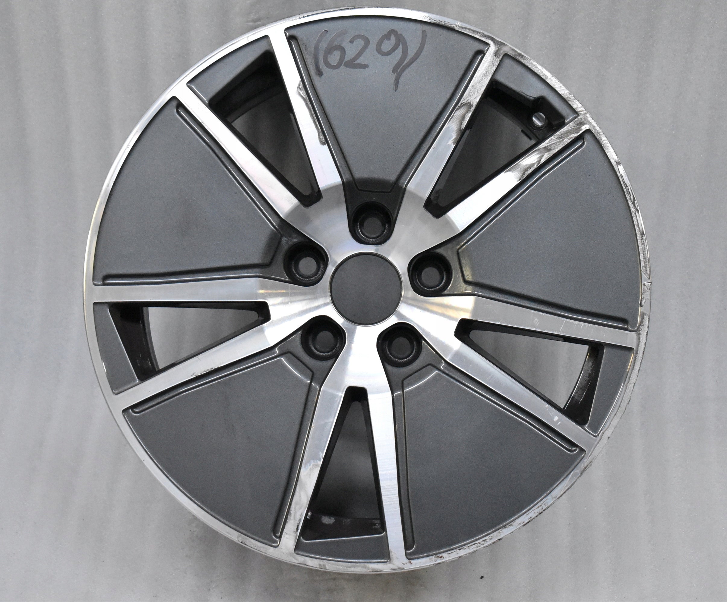 1x Alu Felge Audi A4 S4 Aluminum rim 17 Zoll 7.5J 5x112 38ET 8W0601025DJ