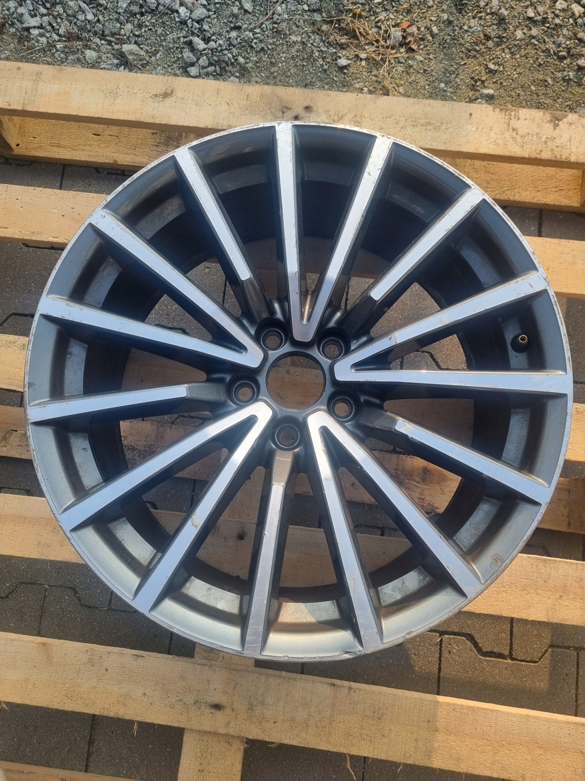  1x Alu Felge Audi A4 Aluminum rim 19 Zoll 8.5J 5x112 32ET 8W0601025AN product image