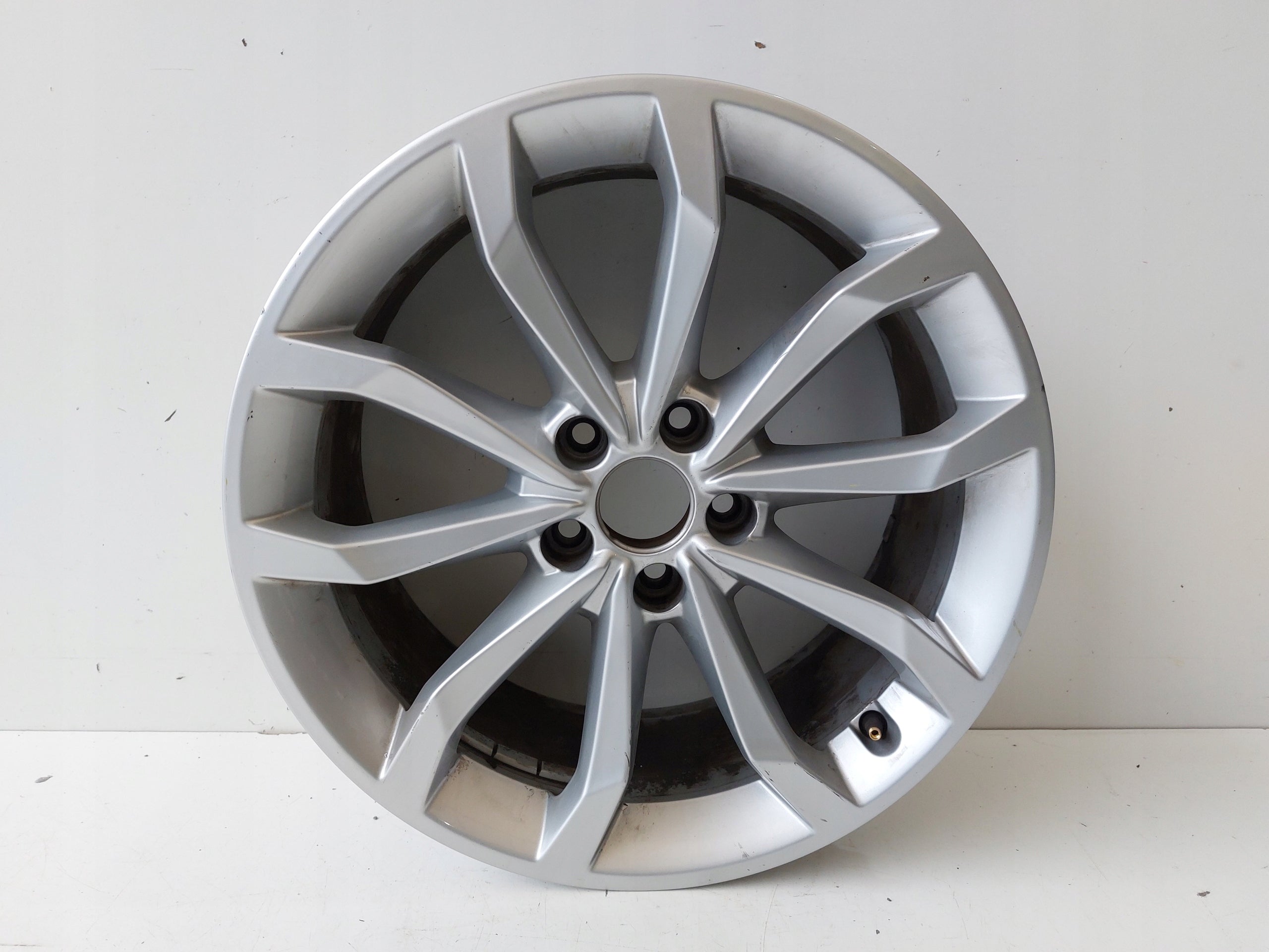  1x Alu Felge Audi A4 Aluminum rim 18 Zoll 8.0J 5x112 40ET 8W0601025H product image