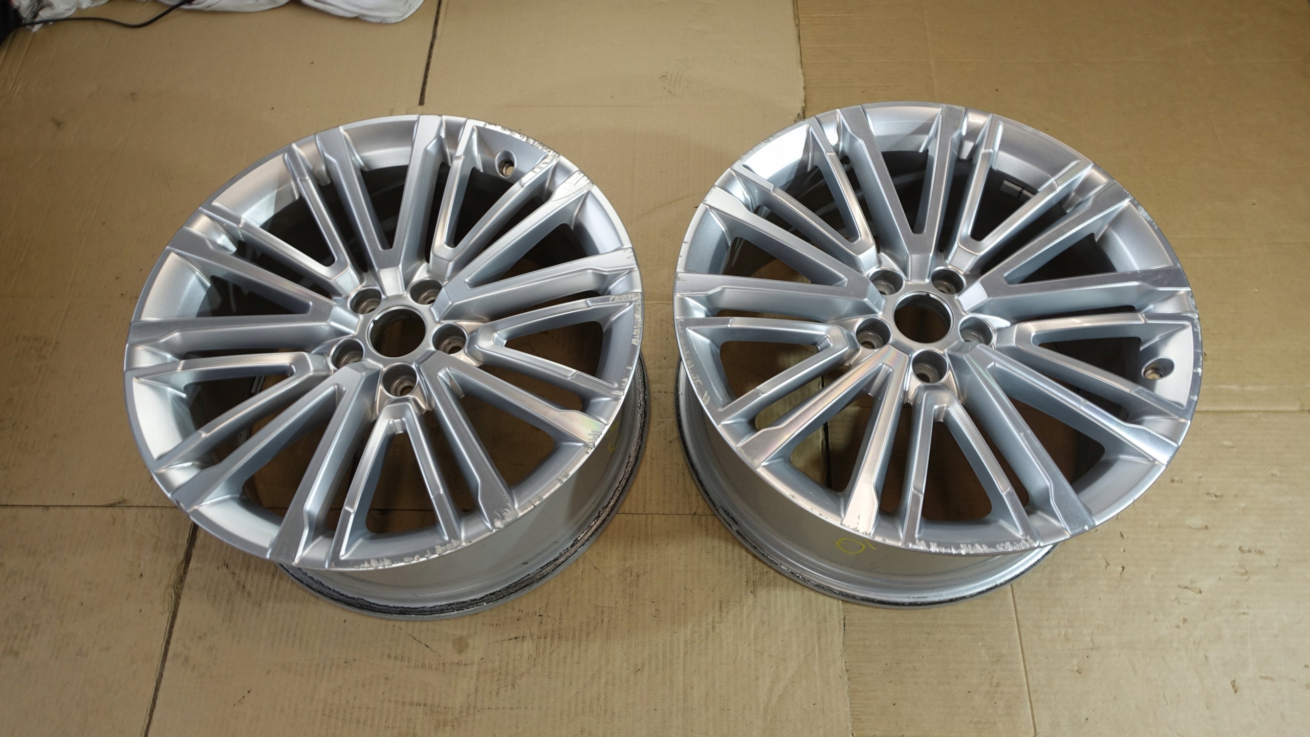 1x Alu Felge Audi A4 Aluminum rim 19 Zoll 8.5J 5x112 8W0601025BE