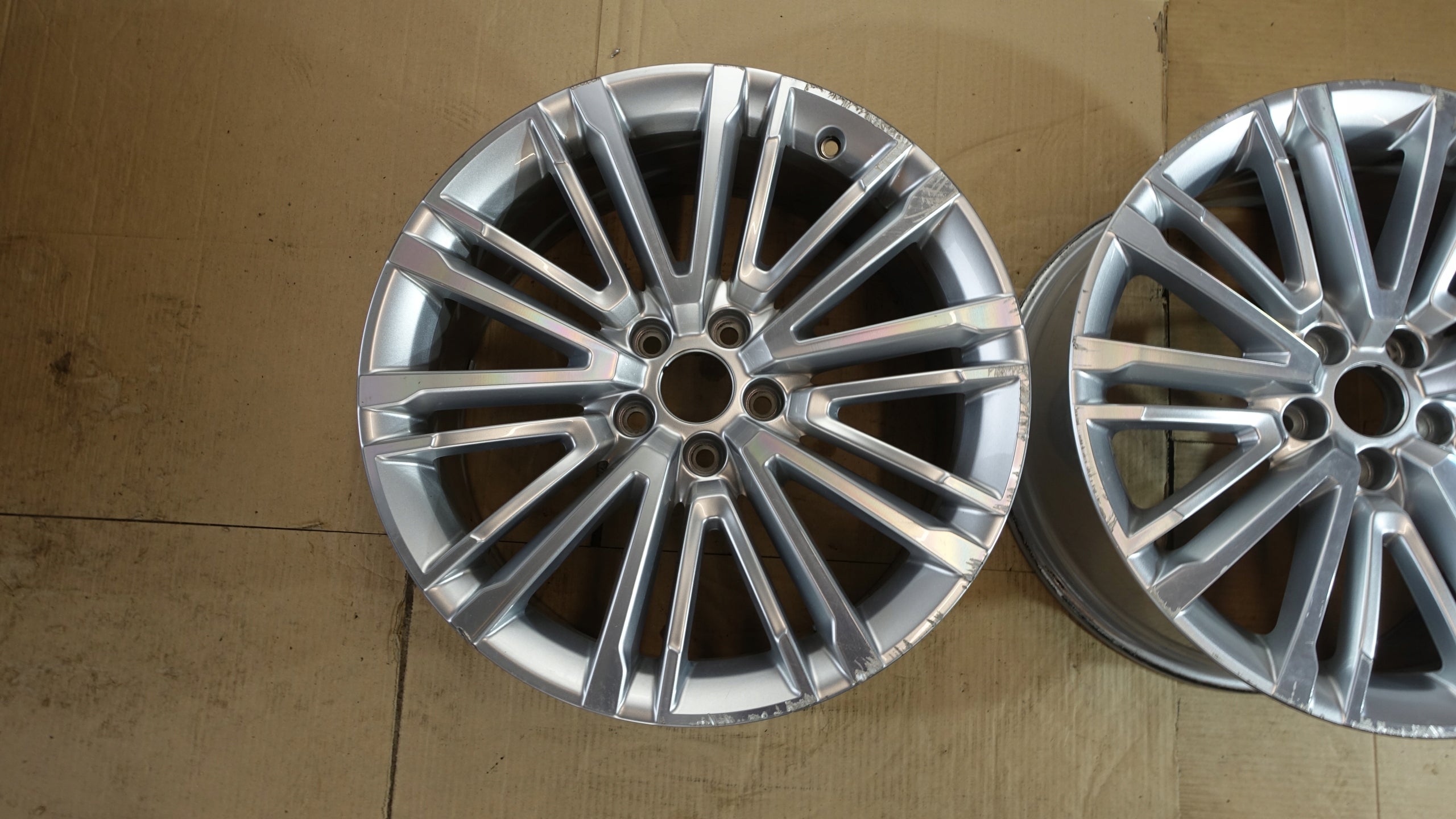 1x Alu Felge Audi A4 Aluminum rim 19 Zoll 8.5J 5x112 8W0601025BE