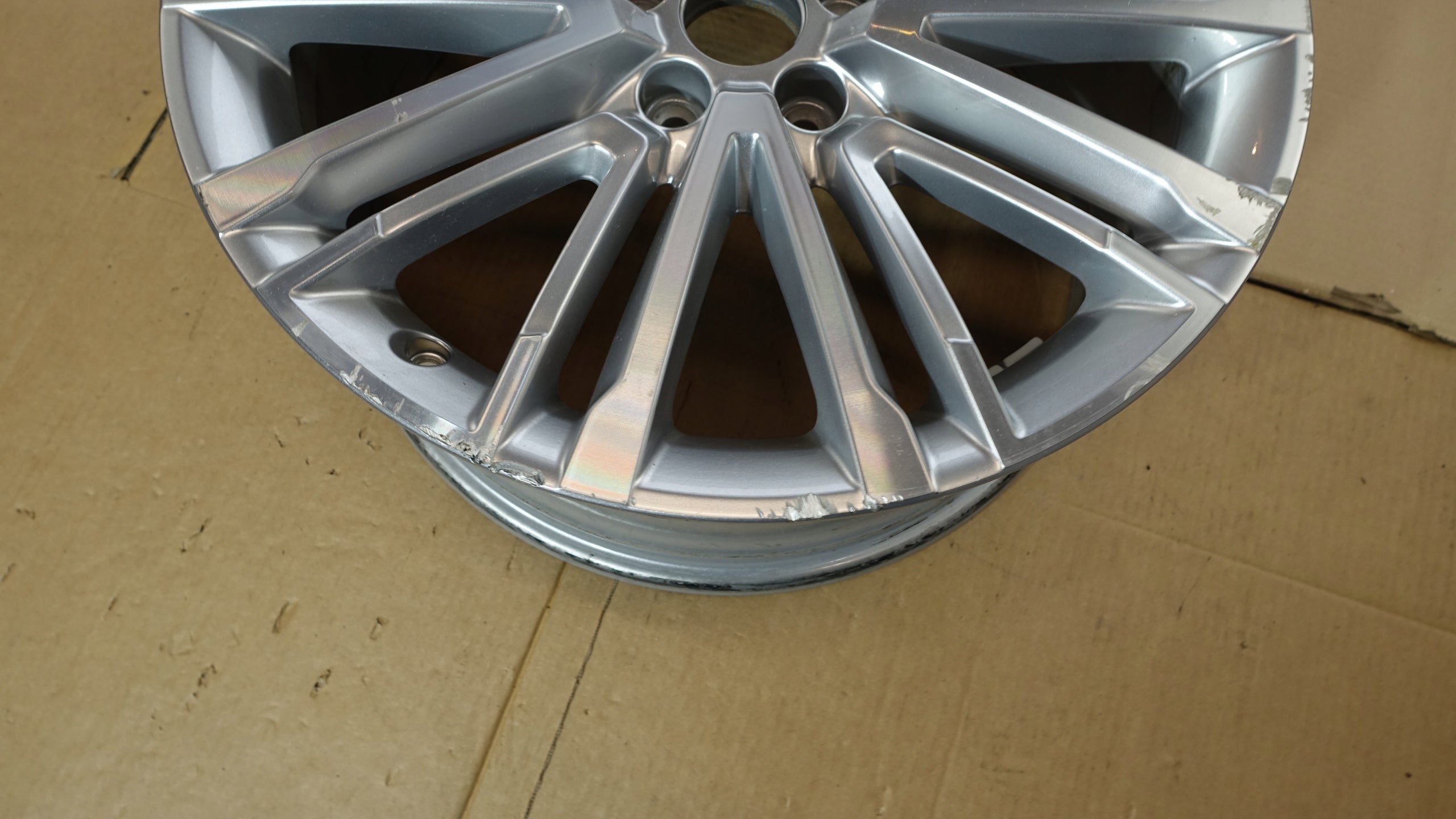 1x Alu Felge Audi A4 Aluminum rim 19 Zoll 8.5J 5x112 8W0601025BE