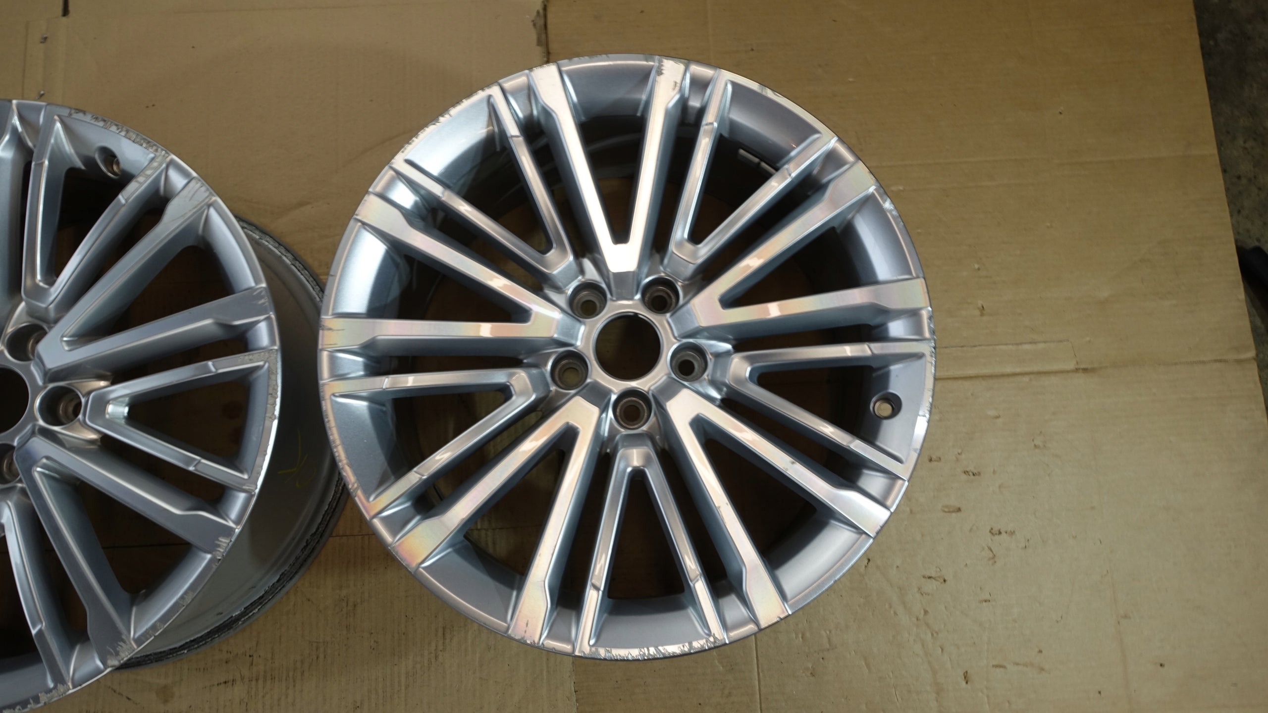 1x Alu Felge Audi A4 Aluminum rim 19 Zoll 8.5J 5x112 8W0601025BE