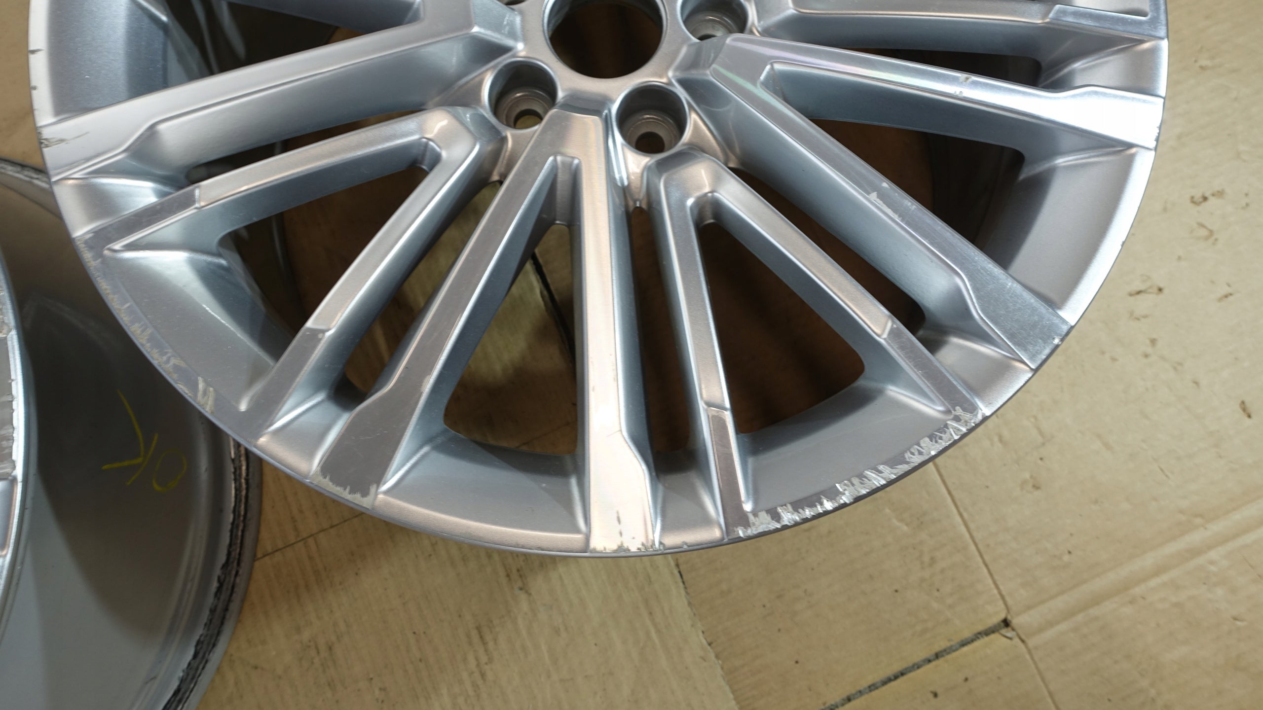 1x Alu Felge Audi A4 Aluminum rim 19 Zoll 8.5J 5x112 8W0601025BE