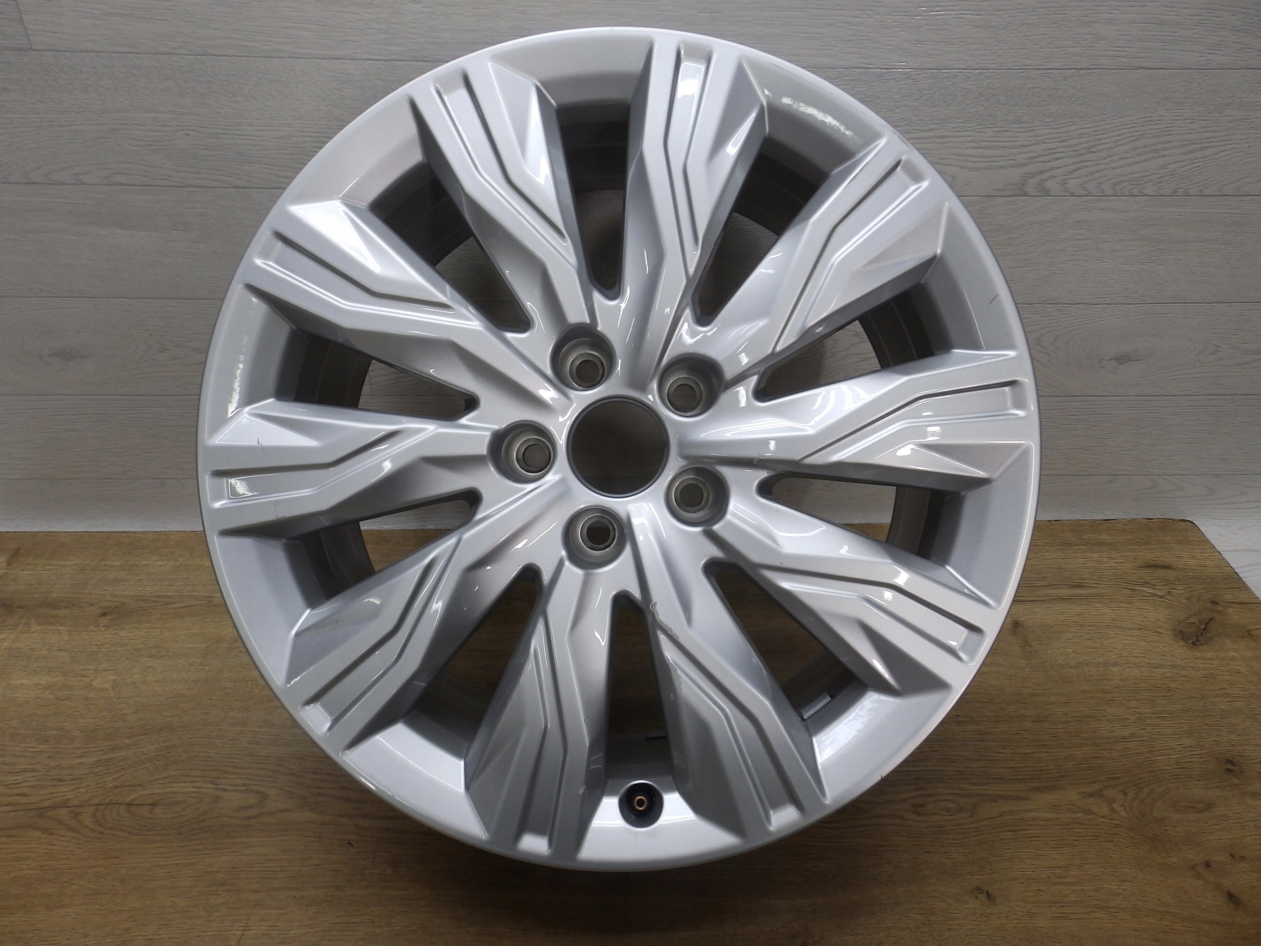  1x Alu Felge Audi A4 Aluminum rim 18 Zoll 7.5J 5x112 39ET 8W0071498 product image