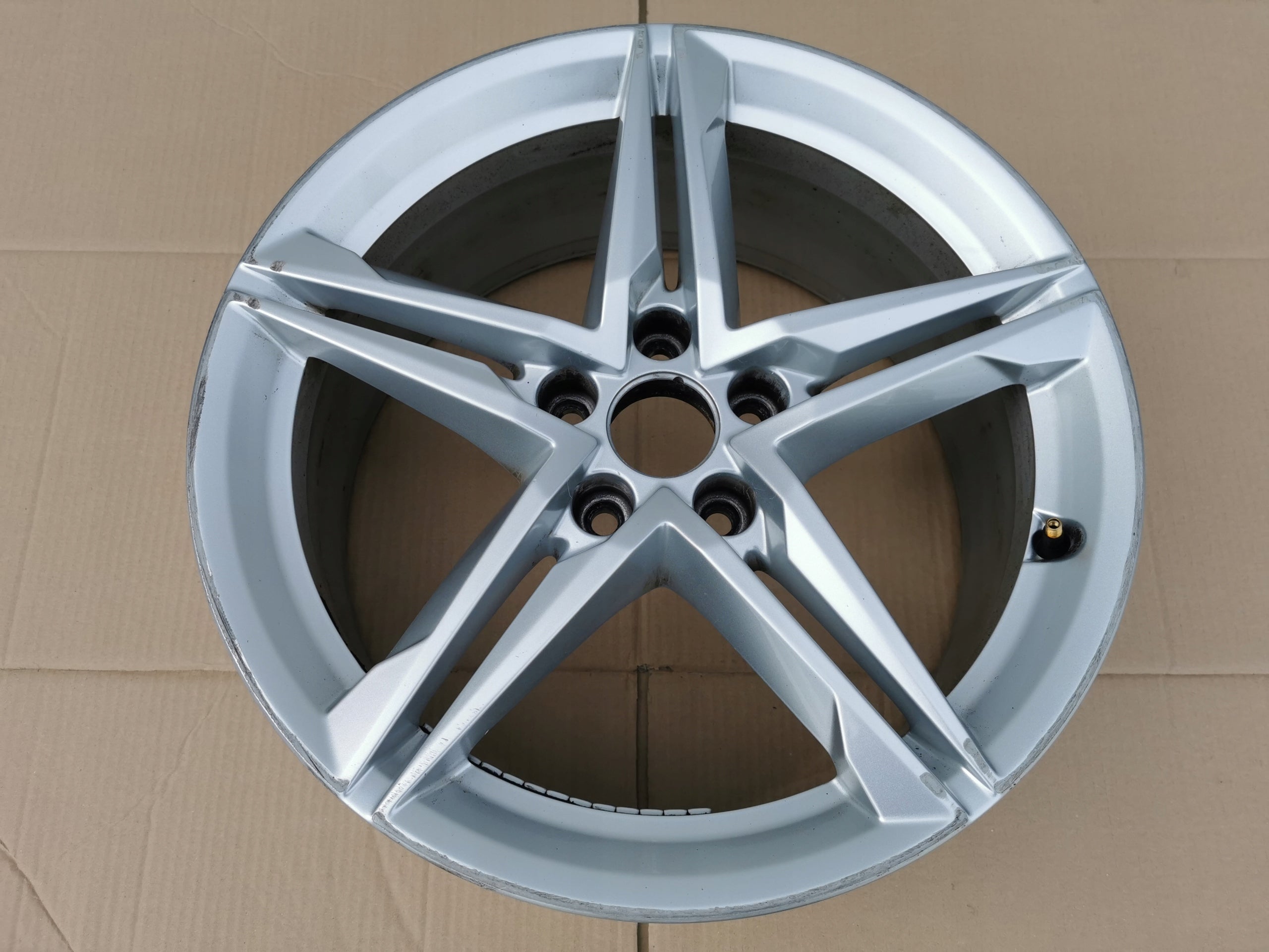 1x Alu Felge Audi A4 Aluminum rim 18 Zoll 8.0J 5x112 40ET 8W0601025EC