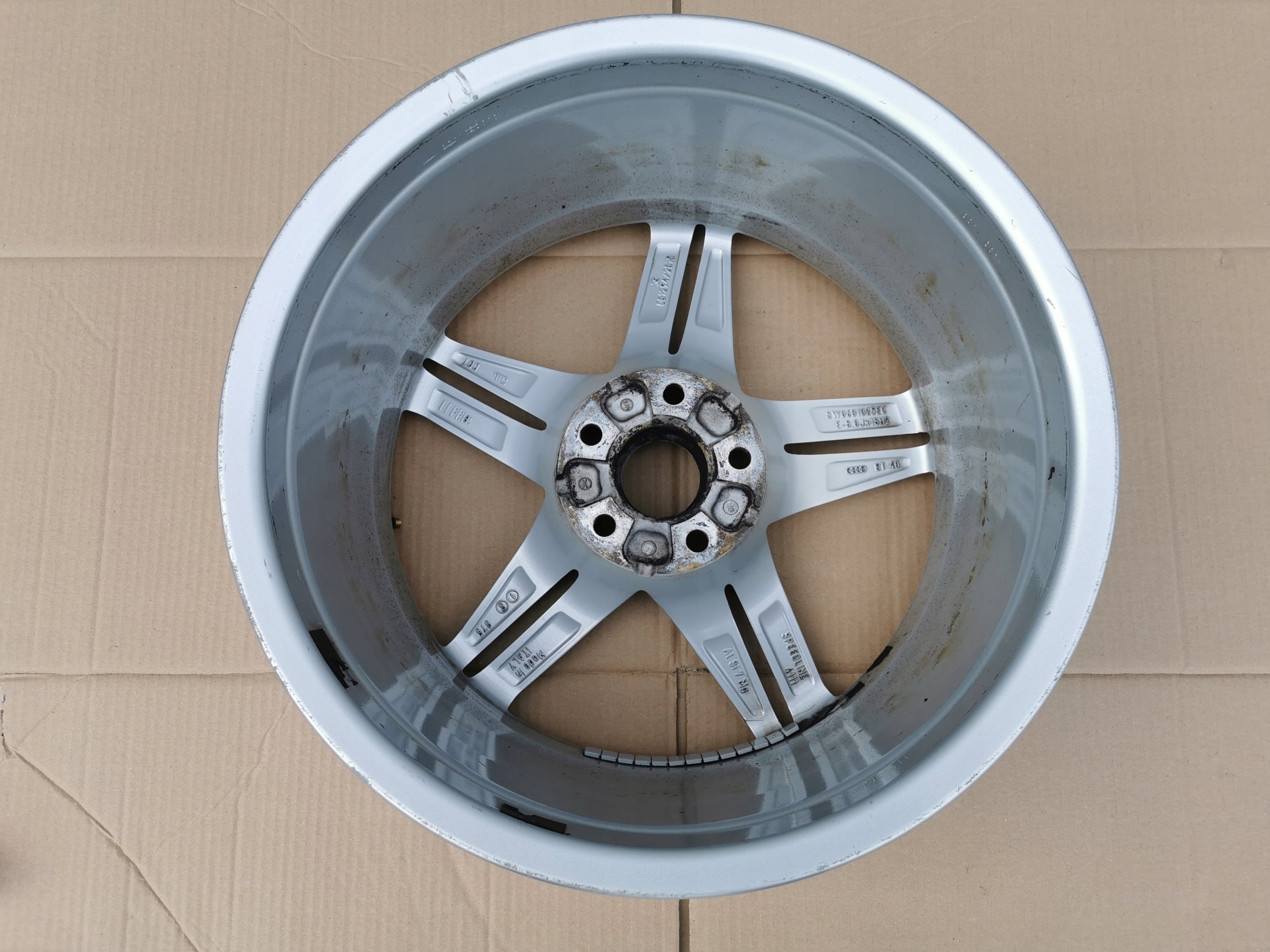 1x Alu Felge Audi A4 Aluminum rim 18 Zoll 8.0J 5x112 40ET 8W0601025EC