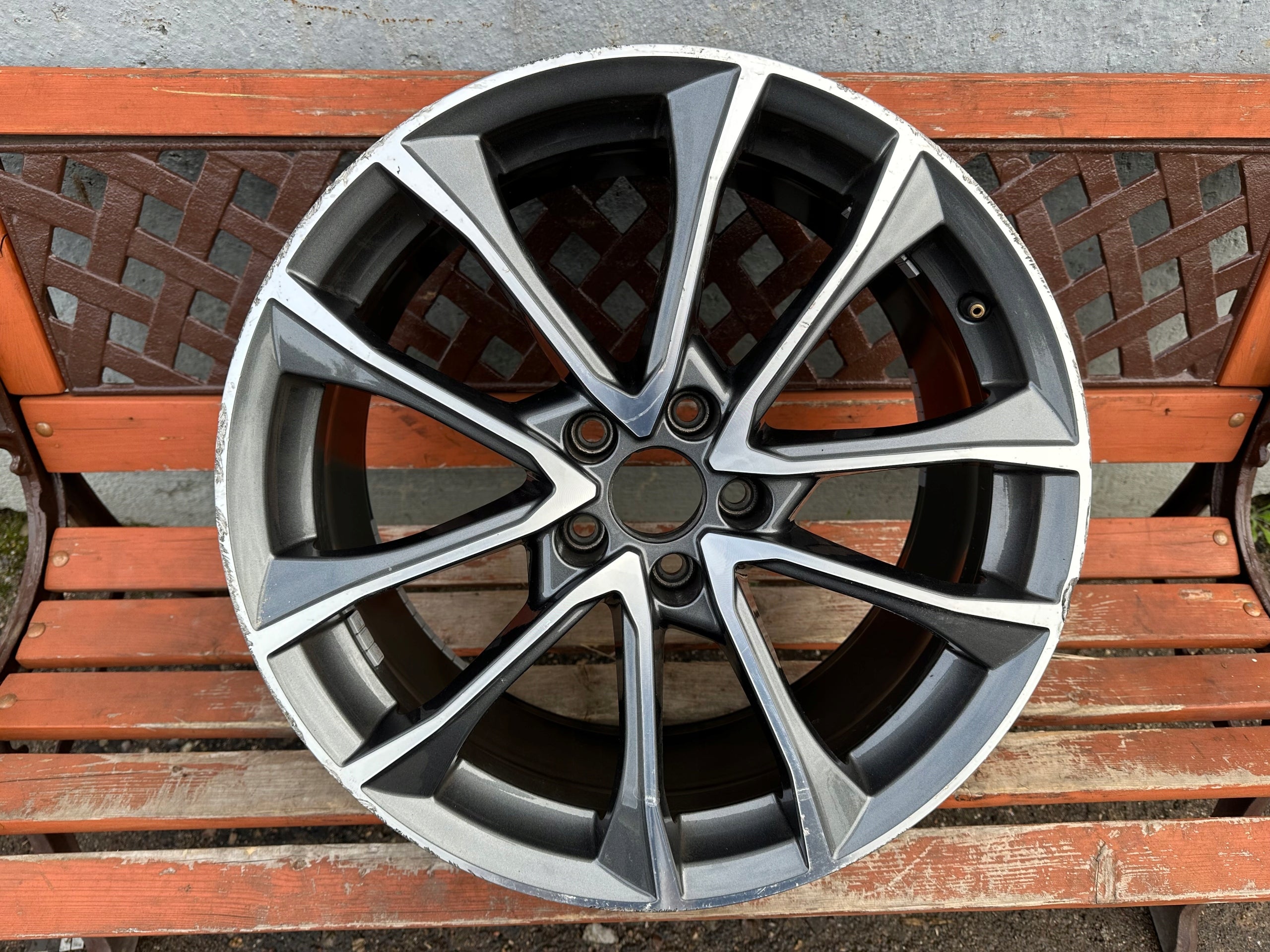  1x Alu Felge Audi A4 Aluminum rim 19 Zoll 8.5J 5x112 40ET 8W0601025BF product image