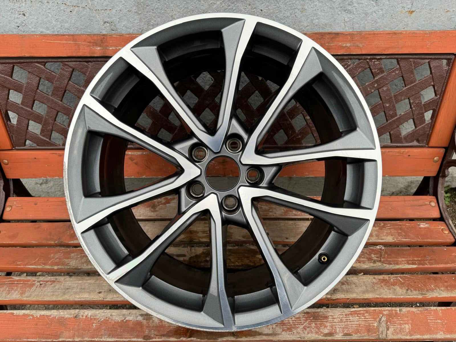 1x Alu Felge Audi A4 Aluminum rim 19 Zoll 8.5J 5x112 40ET 8W0601025BF