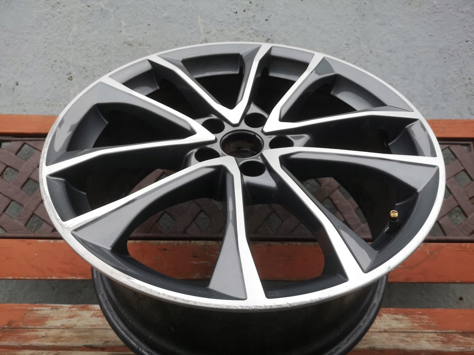 1x Alu Felge Audi A4 Aluminum rim 19 Zoll 8.5J 5x112 40ET 8W0601025BF