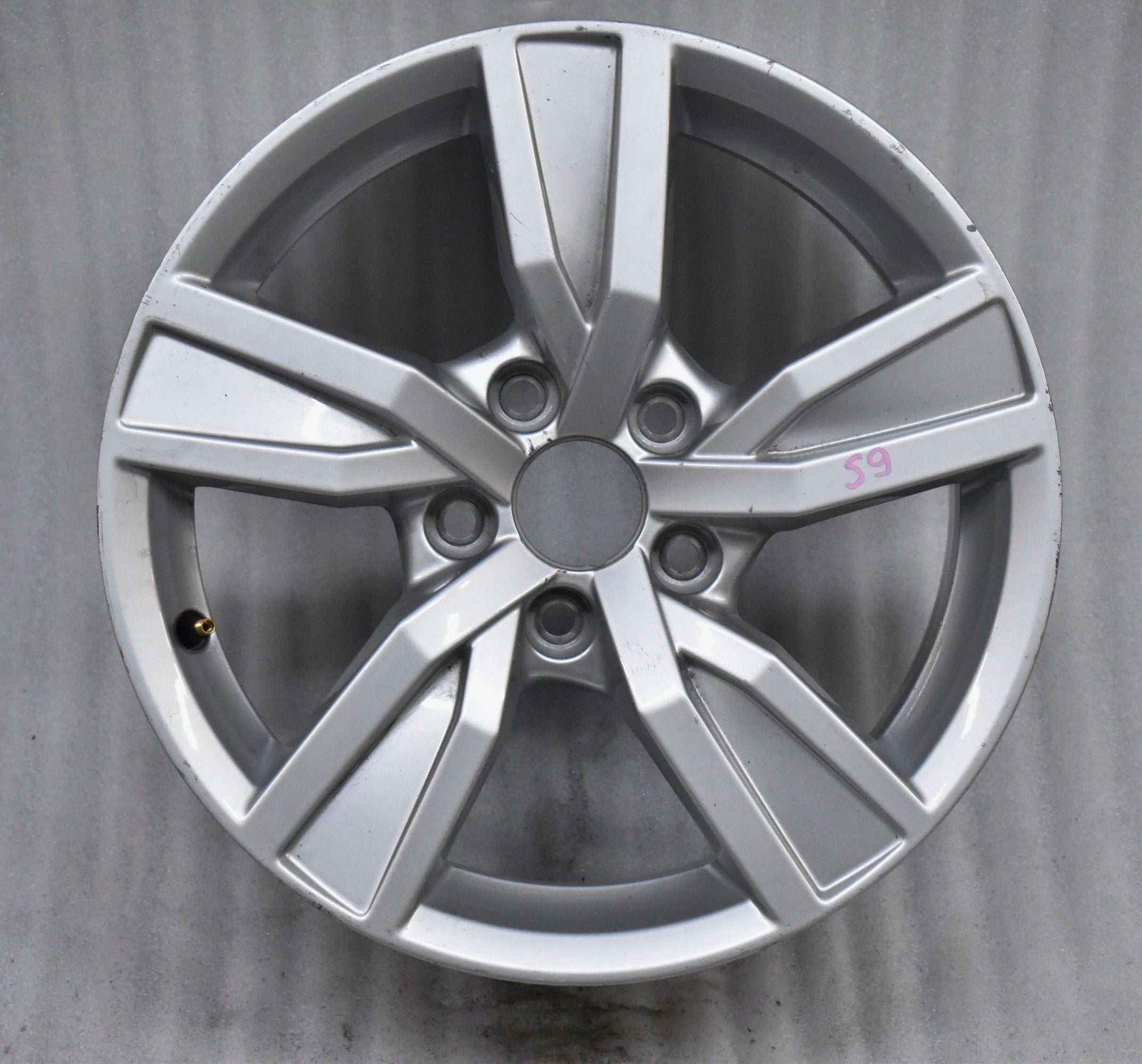 1x Alu Felge Audi A4 Aluminum rim 16 Zoll 7.0J 5x112 35ET 8W0601025A