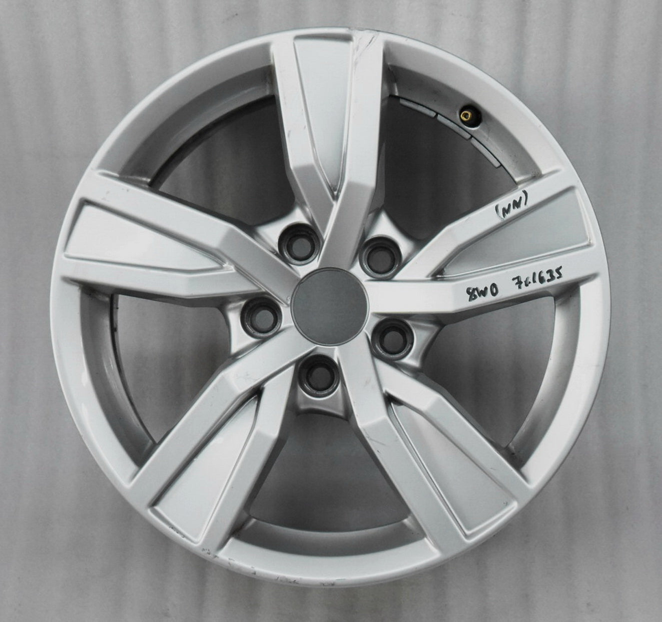 1x Alu Felge Audi A4 Aluminum rim 16 Zoll 7.0J 5x112 35ET 8W0601025A