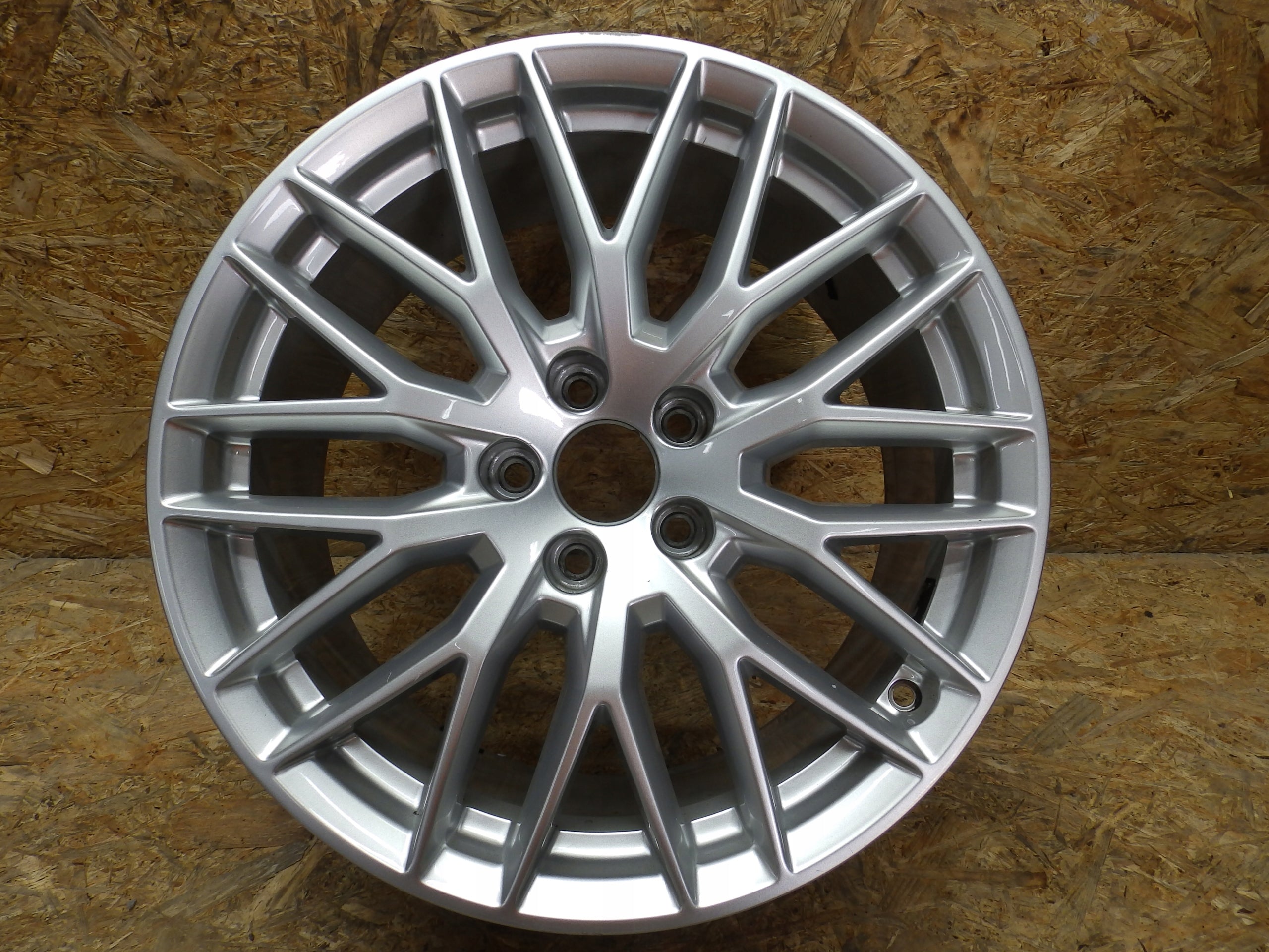 1x Alu Felge Audi A4 Aluminum rim 18 Zoll 8.0J 5x112 40ET