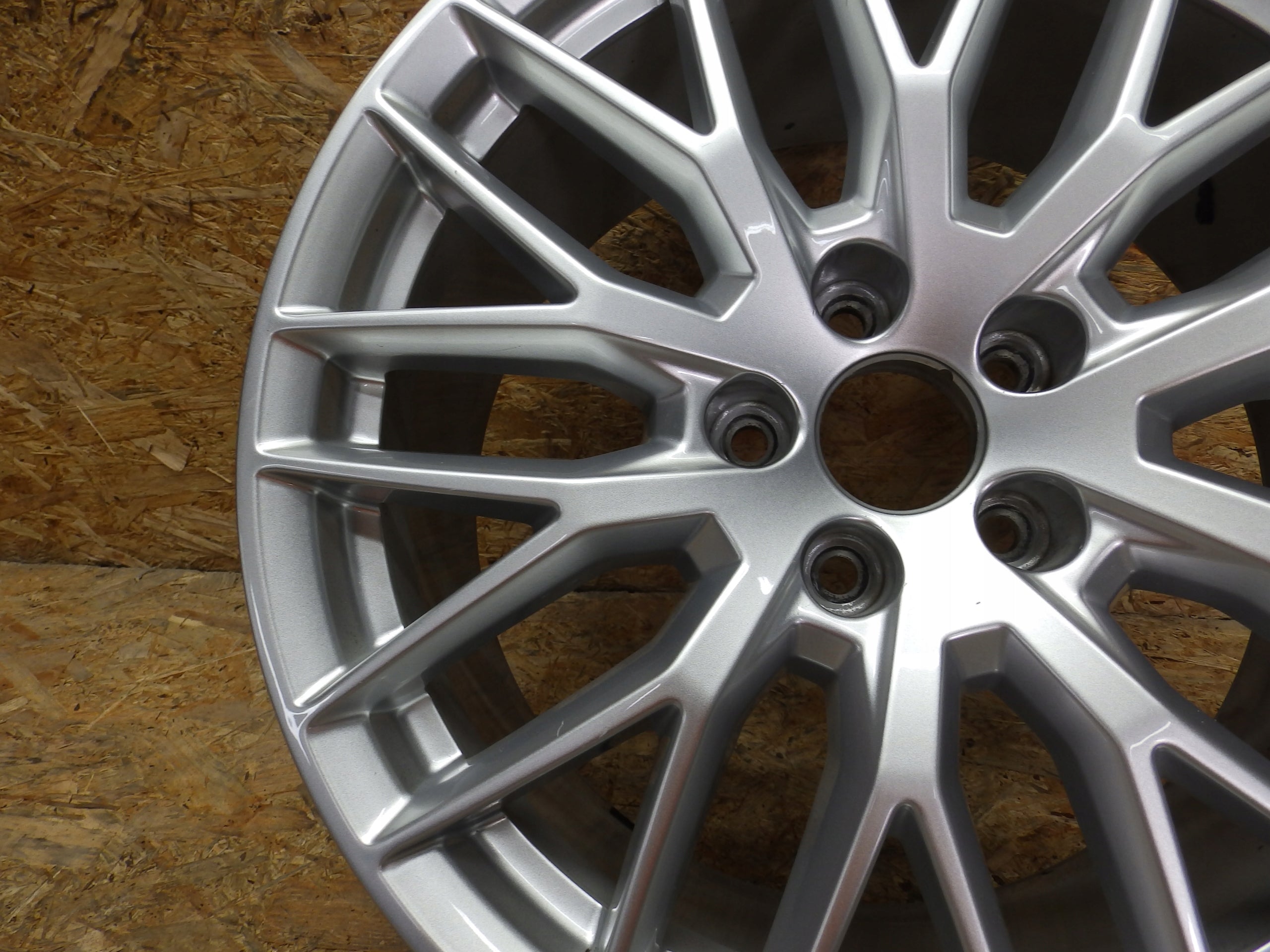 1x Alu Felge Audi A4 Aluminum rim 18 Zoll 8.0J 5x112 40ET