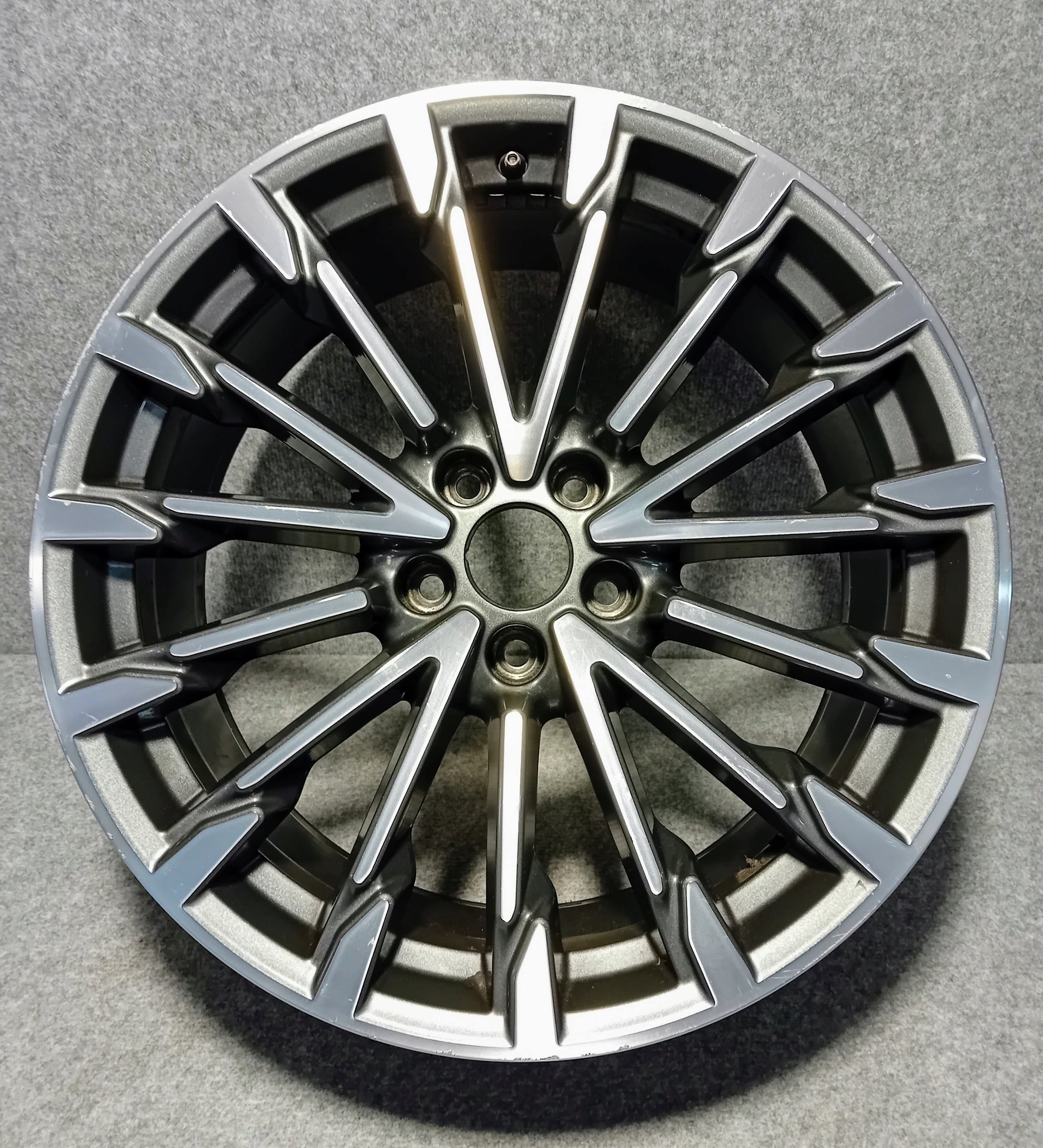  1x Alu Felge Audi A4 Aluminum rim 19 Zoll 8.5J 5x112 32ET 8W0601025BJ product image