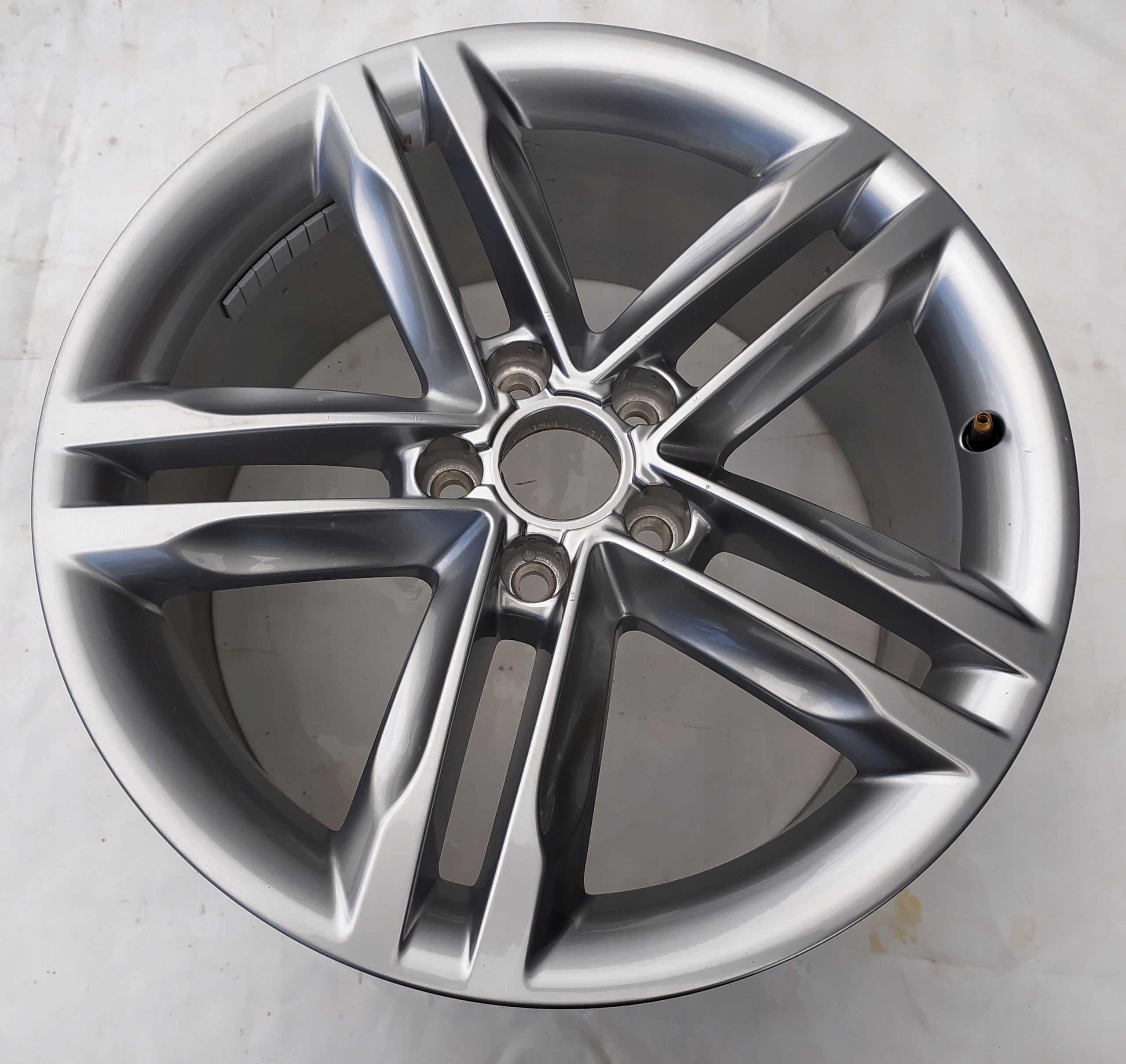  1x Alu Felge Audi A4 Aluminum rim 18 Zoll 8.0J 5x112 47ET 8K0601025CQ product image