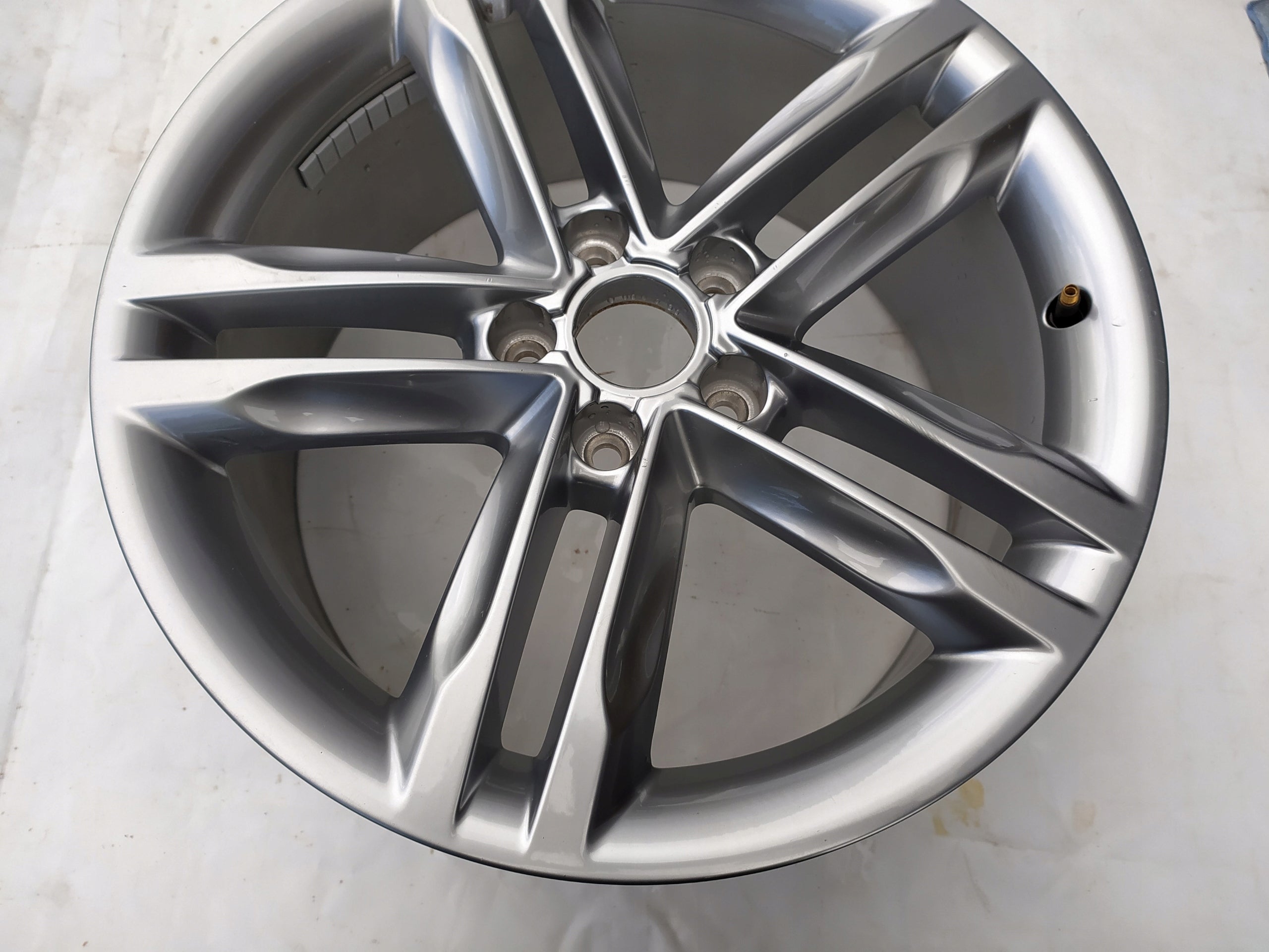 1x Alu Felge Audi A4 Aluminum rim 18 Zoll 8.0J 5x112 47ET 8K0601025CQ