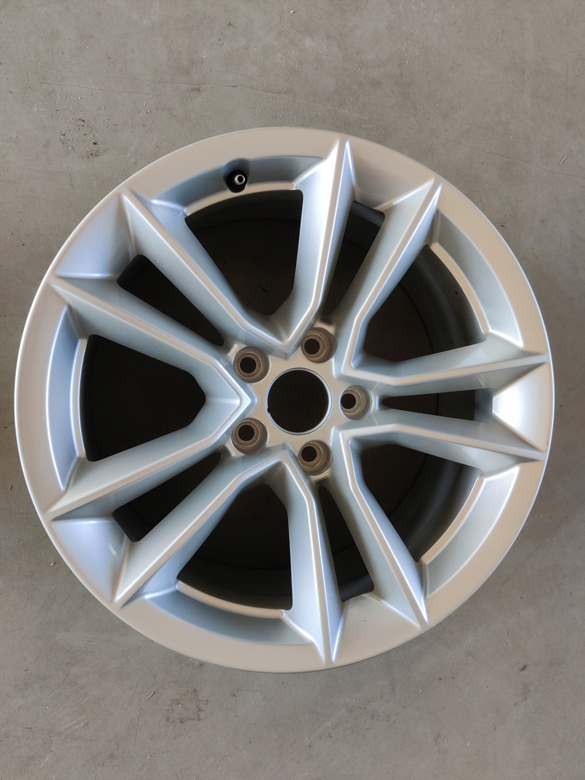  1x Alu Felge Audi A4 Aluminum rim 17 Zoll 7.5J 5x112 29ET 8W0601025AG product image