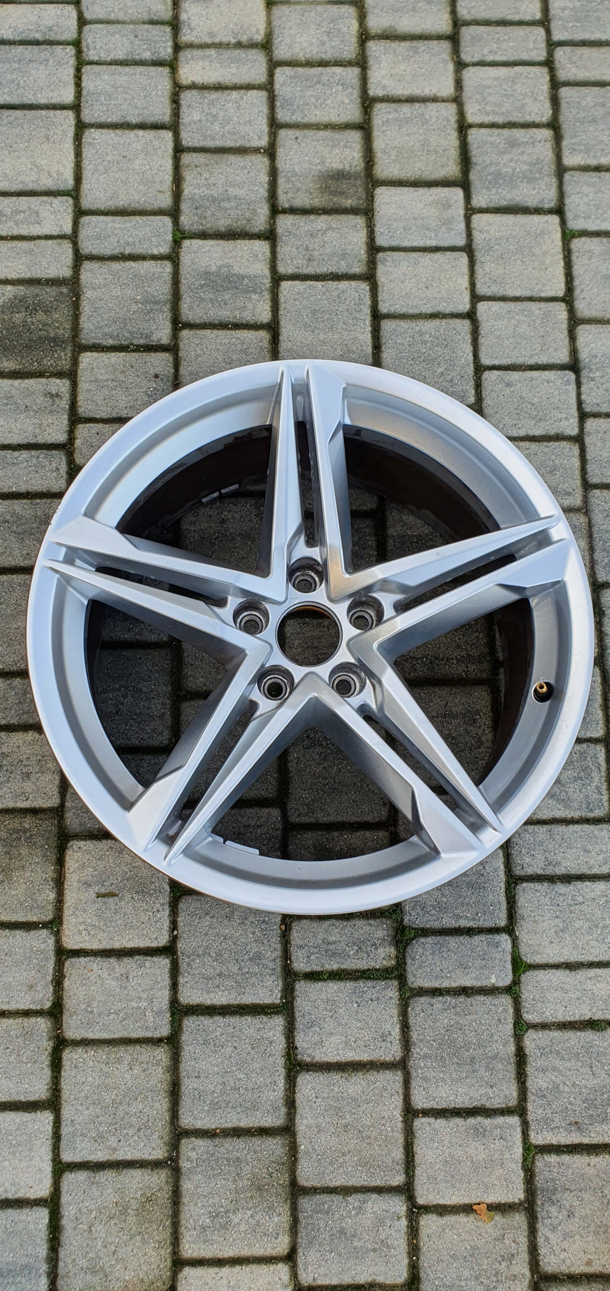 1x Alu Felge Audi A4 Aluminum rim 18 Zoll 8.5J 5x112 29ET