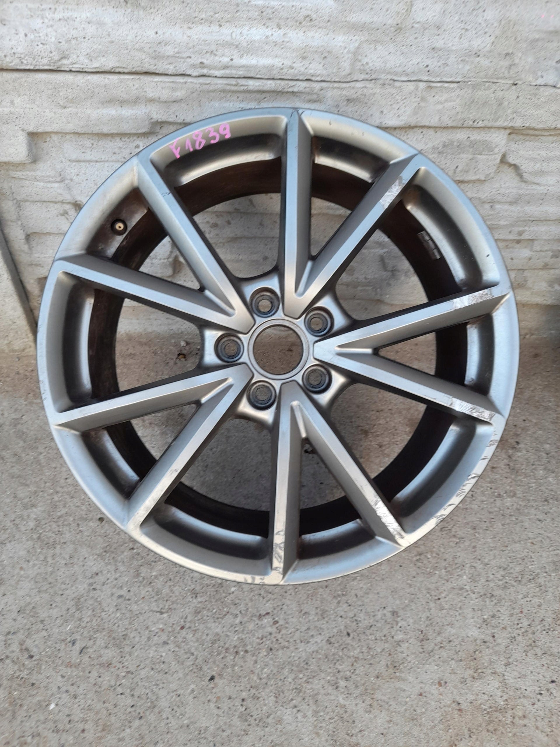 1x Alu Felge Audi A4 Aluminum rim 19 Zoll 8.0J 5x112 8V0601025AS