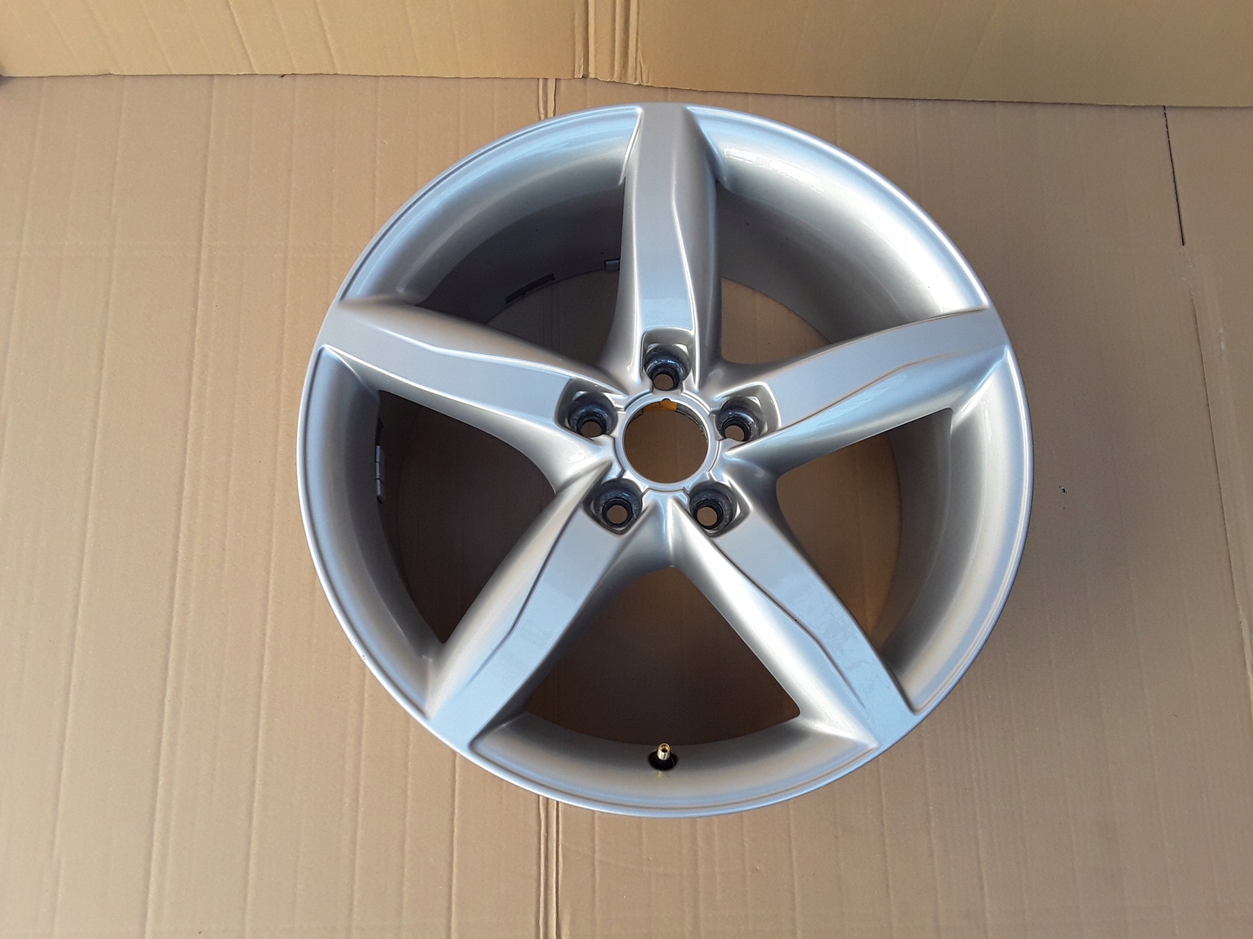 1x Alu Felge Audi A4 Aluminum rim 18 Zoll 8.0J 5x112 47ET 8K0601025CD