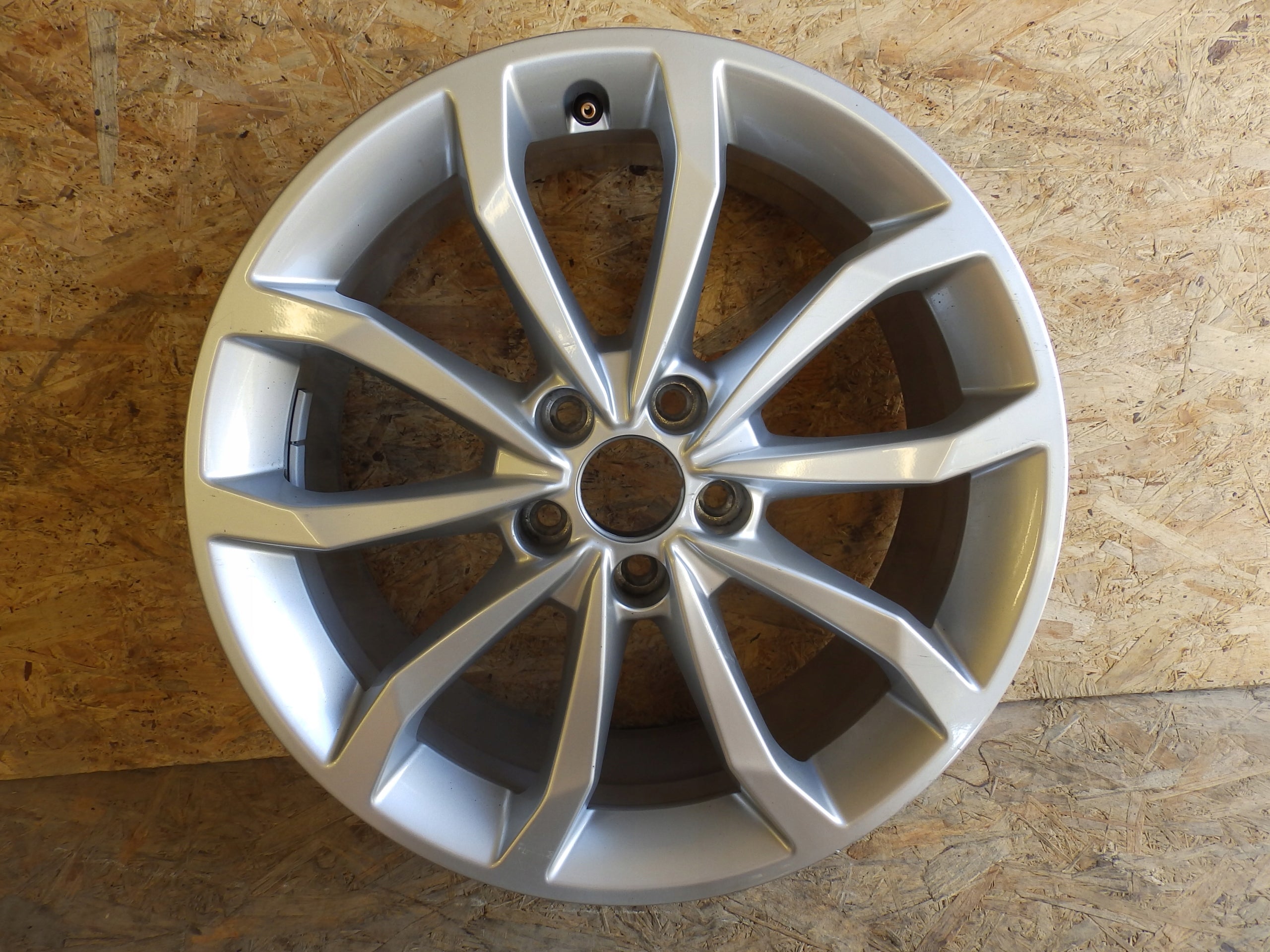  1x aluminum rim Audi A4 Aluminum rim 18 inch 7.5J 5x112 39ET 8W0601025  product image