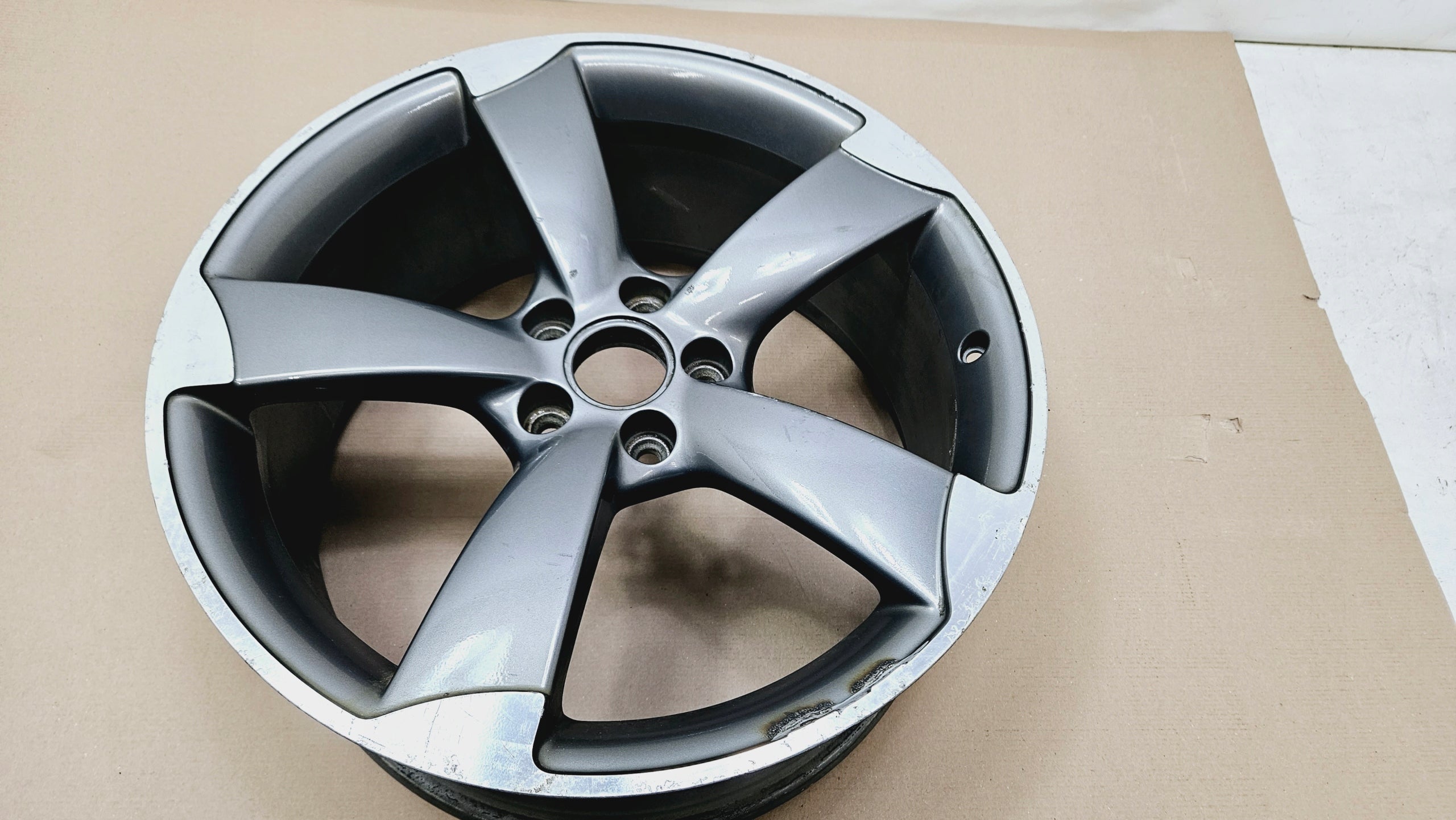 1x Alu Felge Audi A4 Aluminum rim 18 Zoll 8.5J 5x112 8K0601025AR