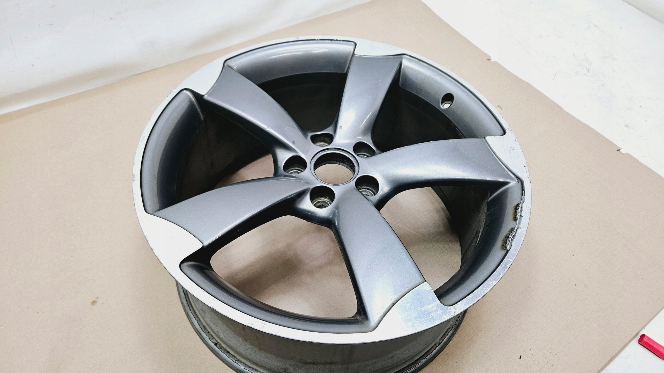 1x Alu Felge Audi A4 Aluminum rim 18 Zoll 8.5J 5x112 8K0601025AR