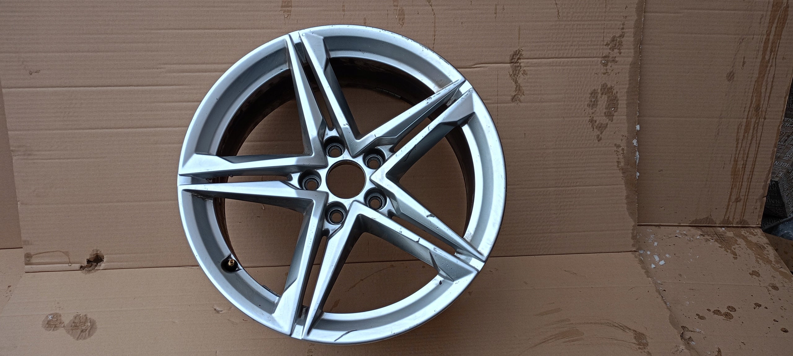  1x Alu Felge Audi A4 Aluminum rim 18 Zoll 8.0J 5x112 40ET 8W0601102 product image