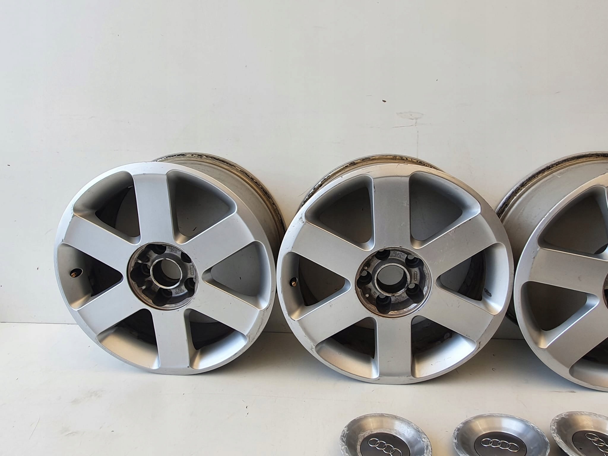 1x Alu Felge Audi A4 Aluminum rim 17 Zoll 7.5J 5x112 8E0601025J