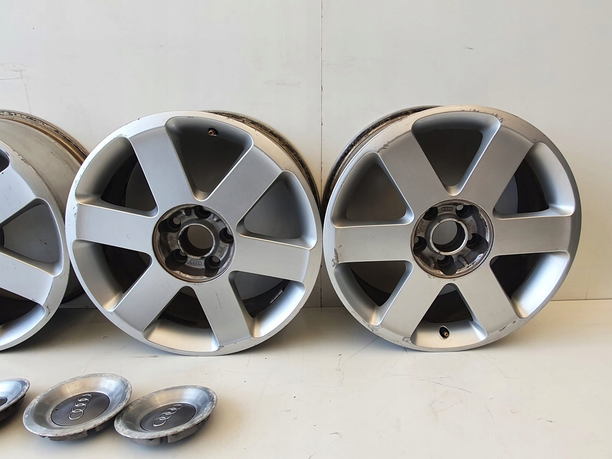 1x Alu Felge Audi A4 Aluminum rim 17 Zoll 7.5J 5x112 8E0601025J