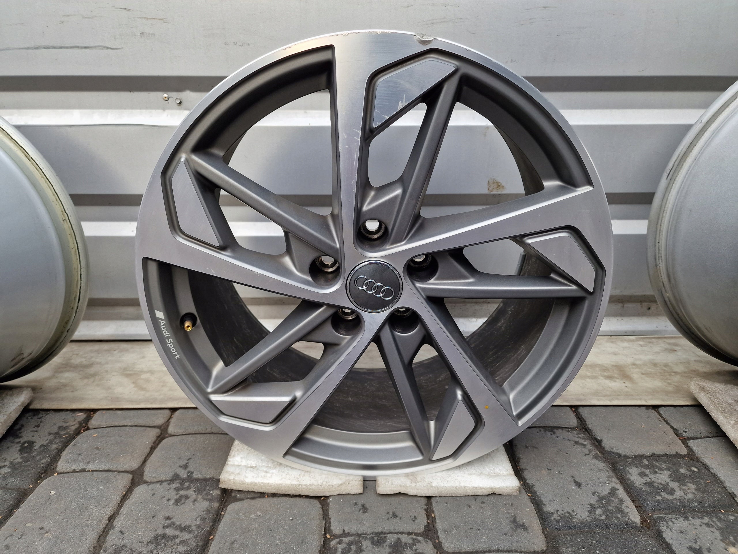 1x Alu Felge Audi A4 Aluminum rim 18 Zoll 8.0J 5x112 40ET