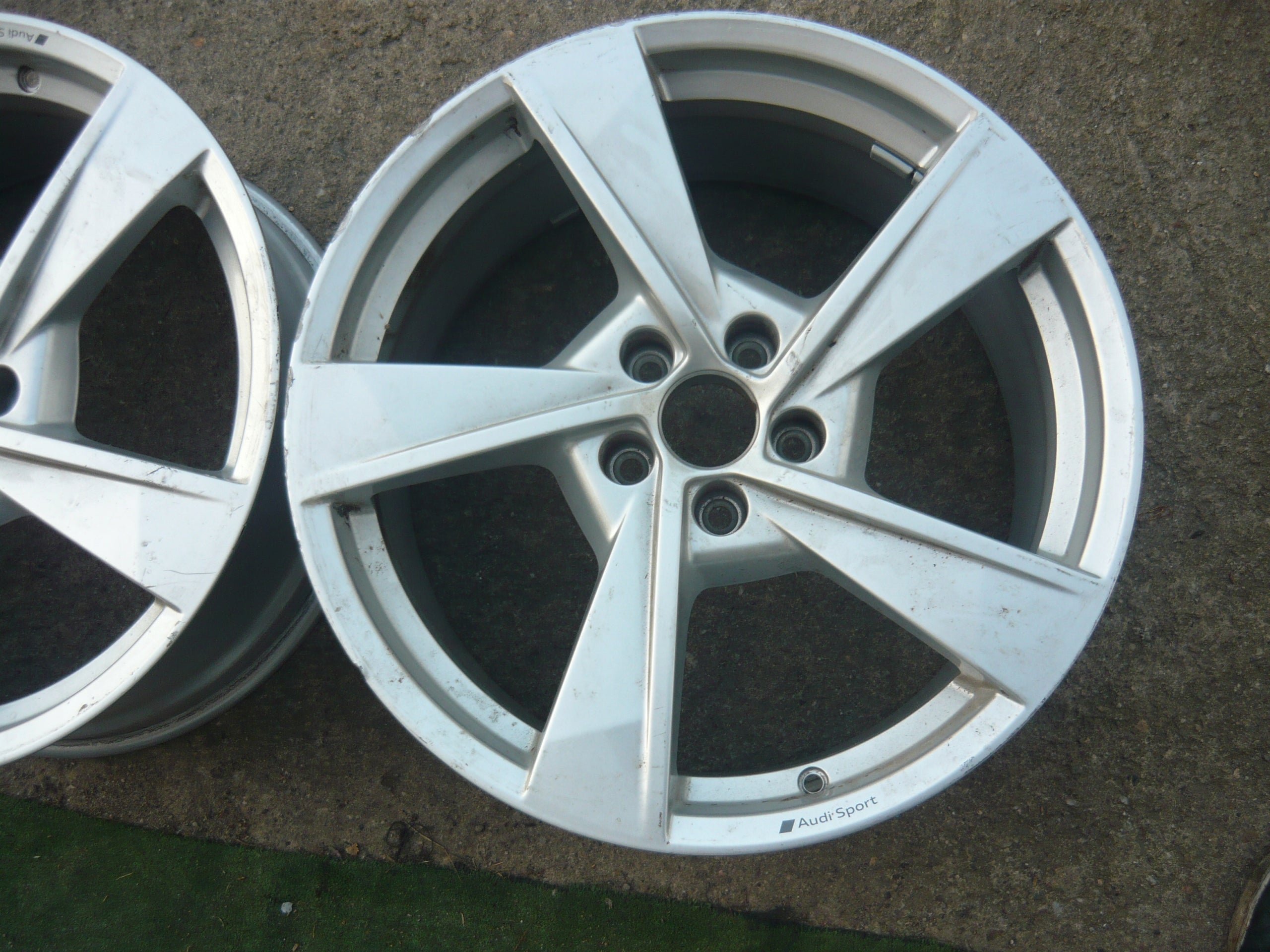  1x Alu Felge Audi A4 Aluminum rim 19 Zoll 8.5J 5x112 40ET 8W0601025BF product image