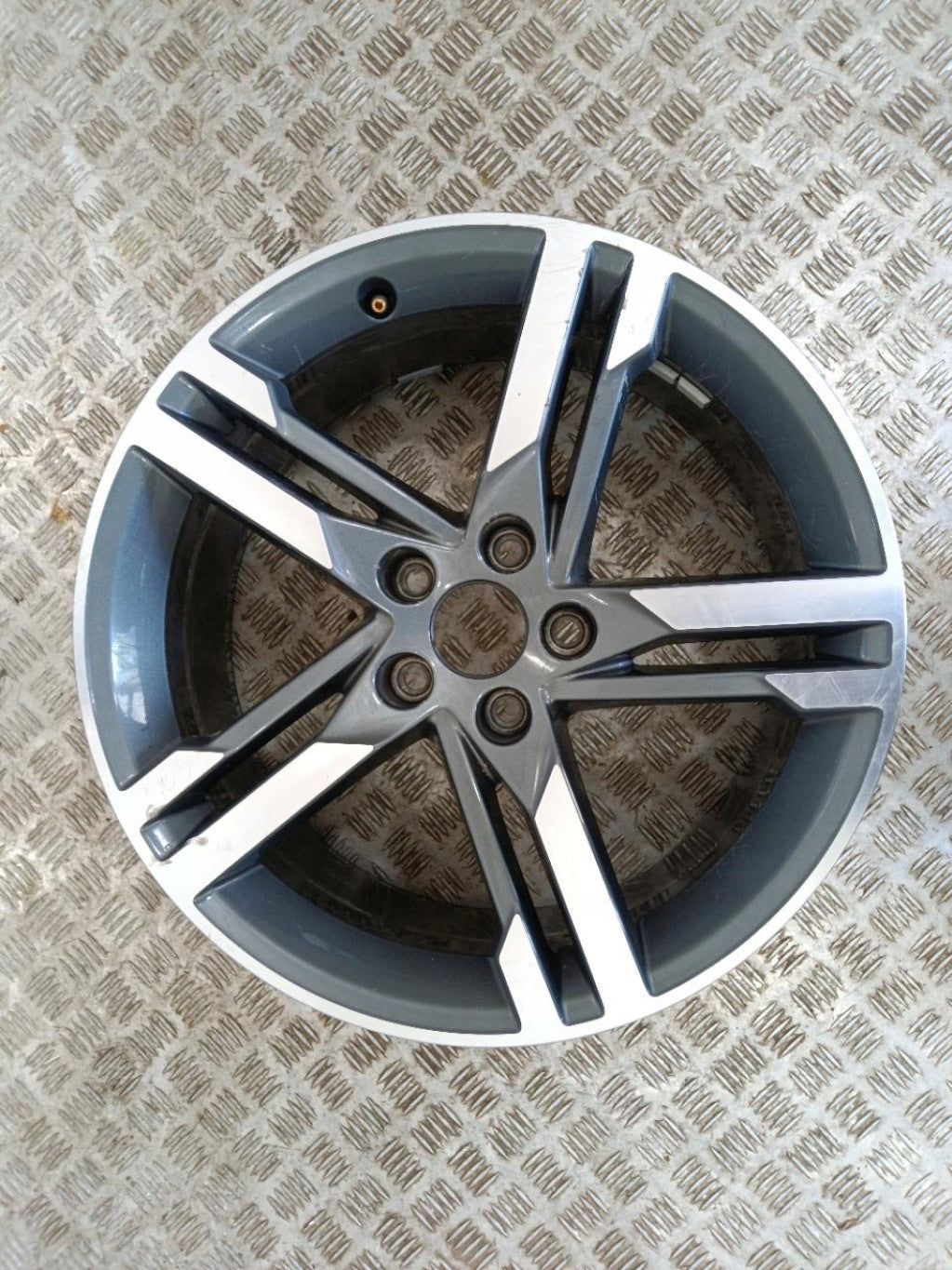  1x Alu Felge Audi A4 Aluminum rim 18 Zoll 8.0J 5x112 8W0601025M product image