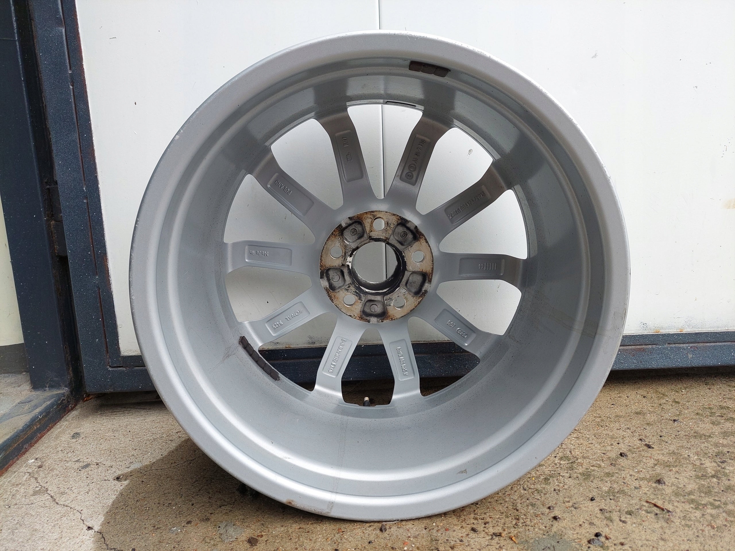 1x Alu Felge Audi A4 Aluminum rim 18 Zoll 8.0J 5x112 40ET 8W0601025H