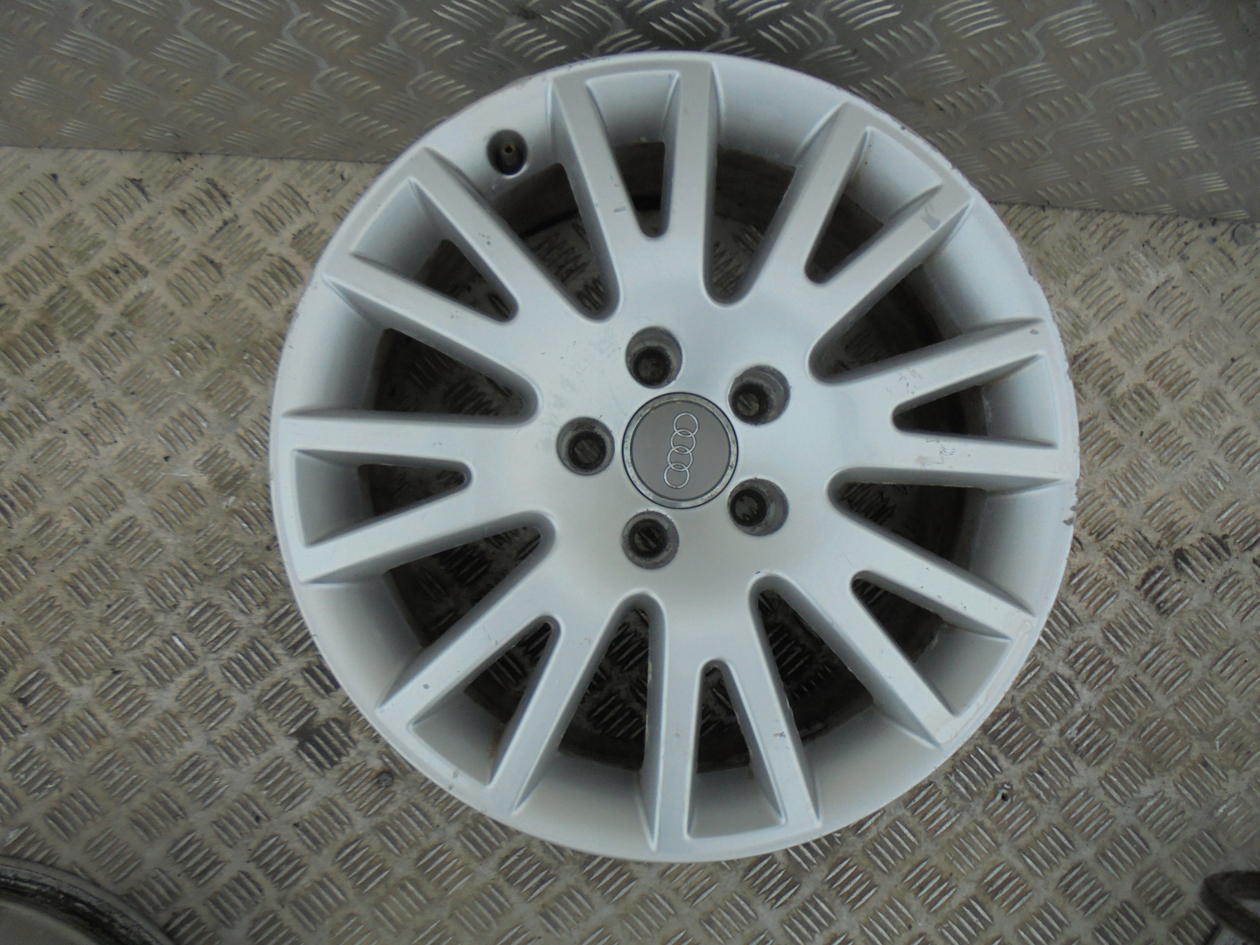 Alu Felge Audi A4 Aluminum rim 17 Zoll 7.5J 5x112 45ET