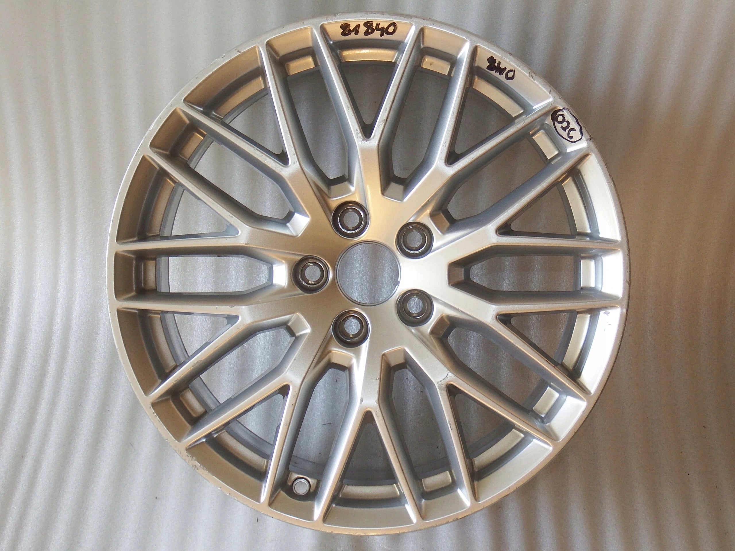  1x Alu Felge Audi A4 Aluminum rim 18 Zoll 8.0J 5x112 40ET 8W0601025BB product image