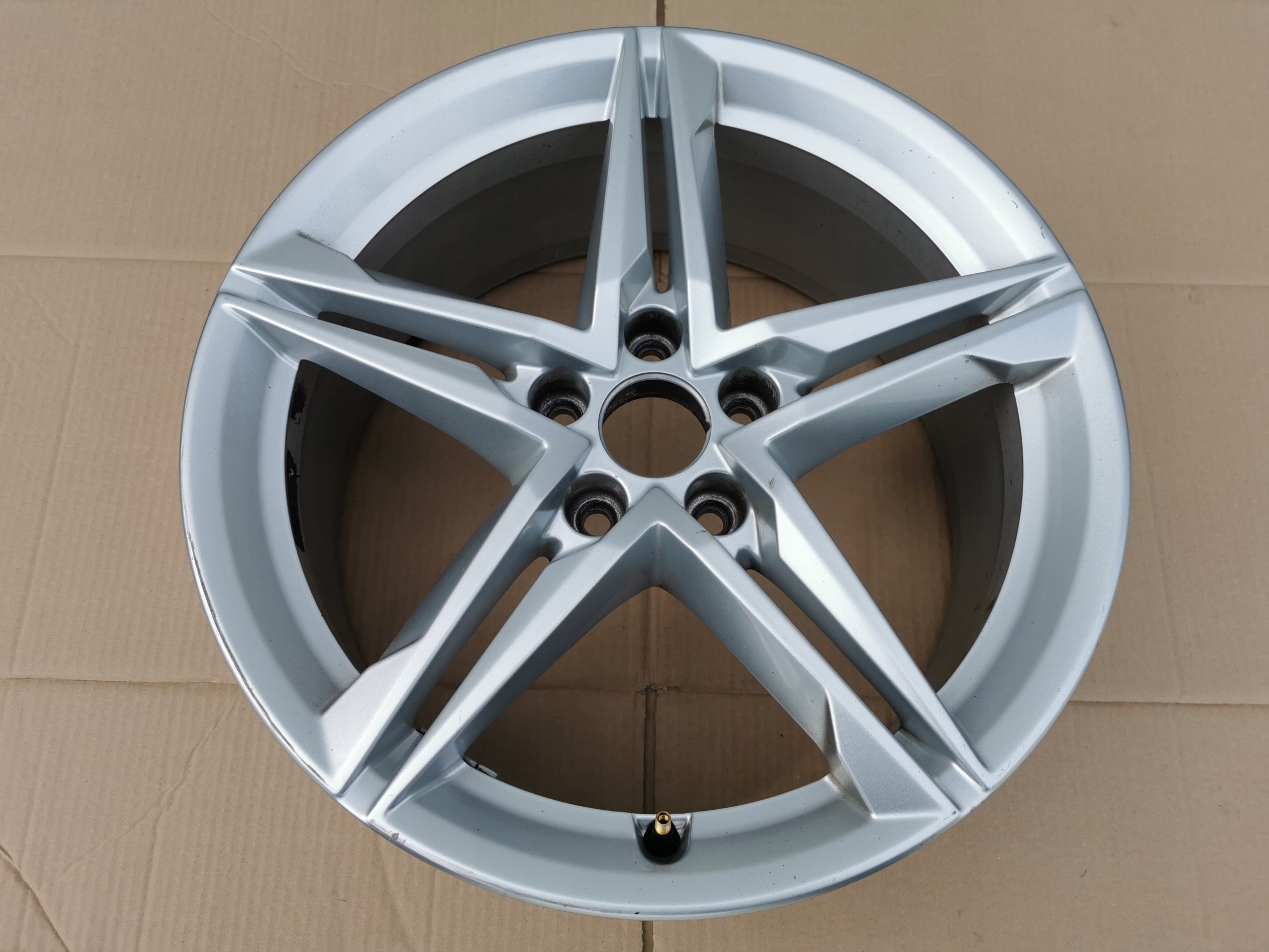 1x Alu Felge Audi A4 Aluminum rim 18 Zoll 8.0J 5x112 40ET 8W0601025EC