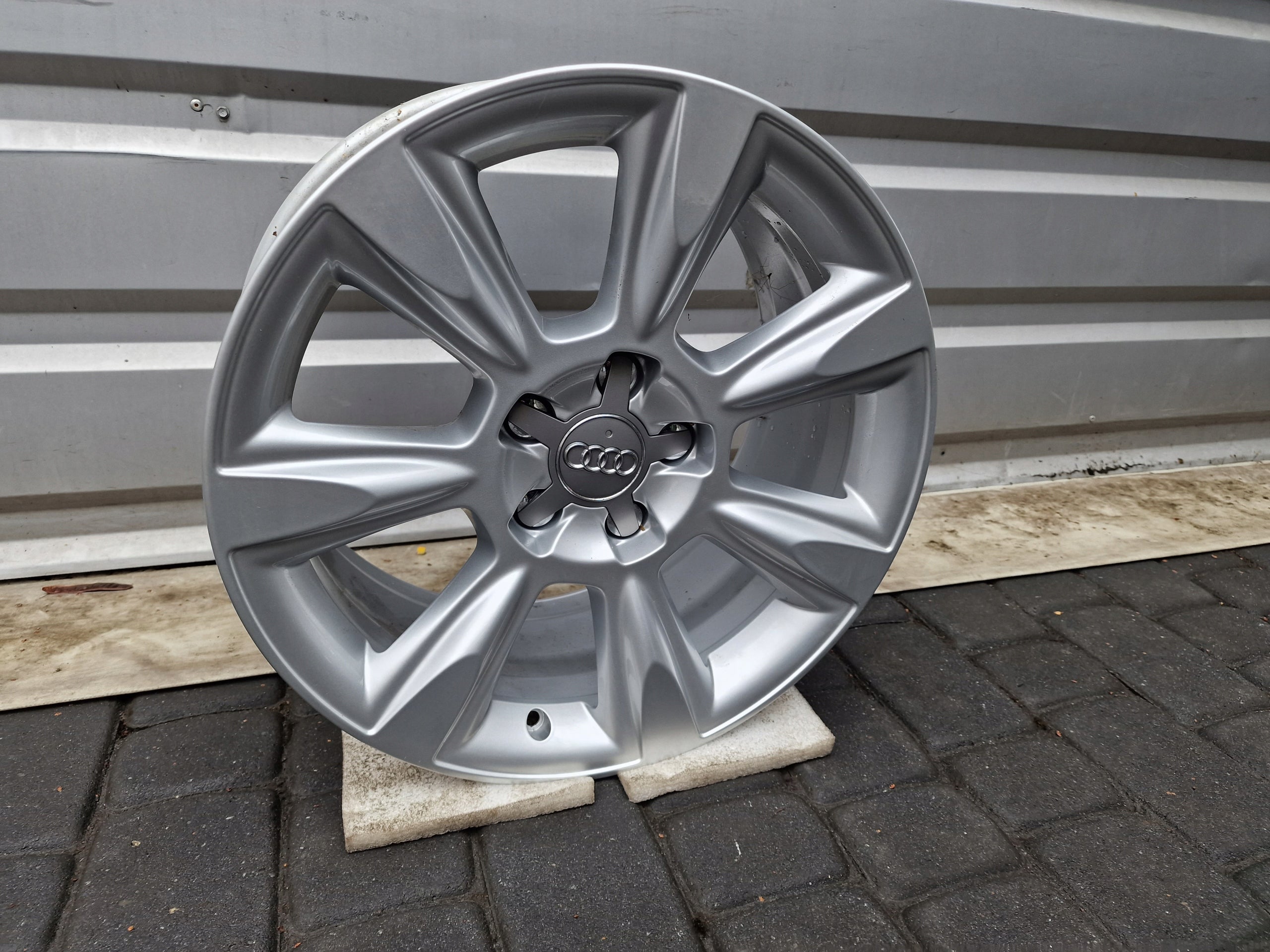 1x Alu Felge Audi A4 Aluminum rim 17 Zoll 8.0J 5x112 26ET