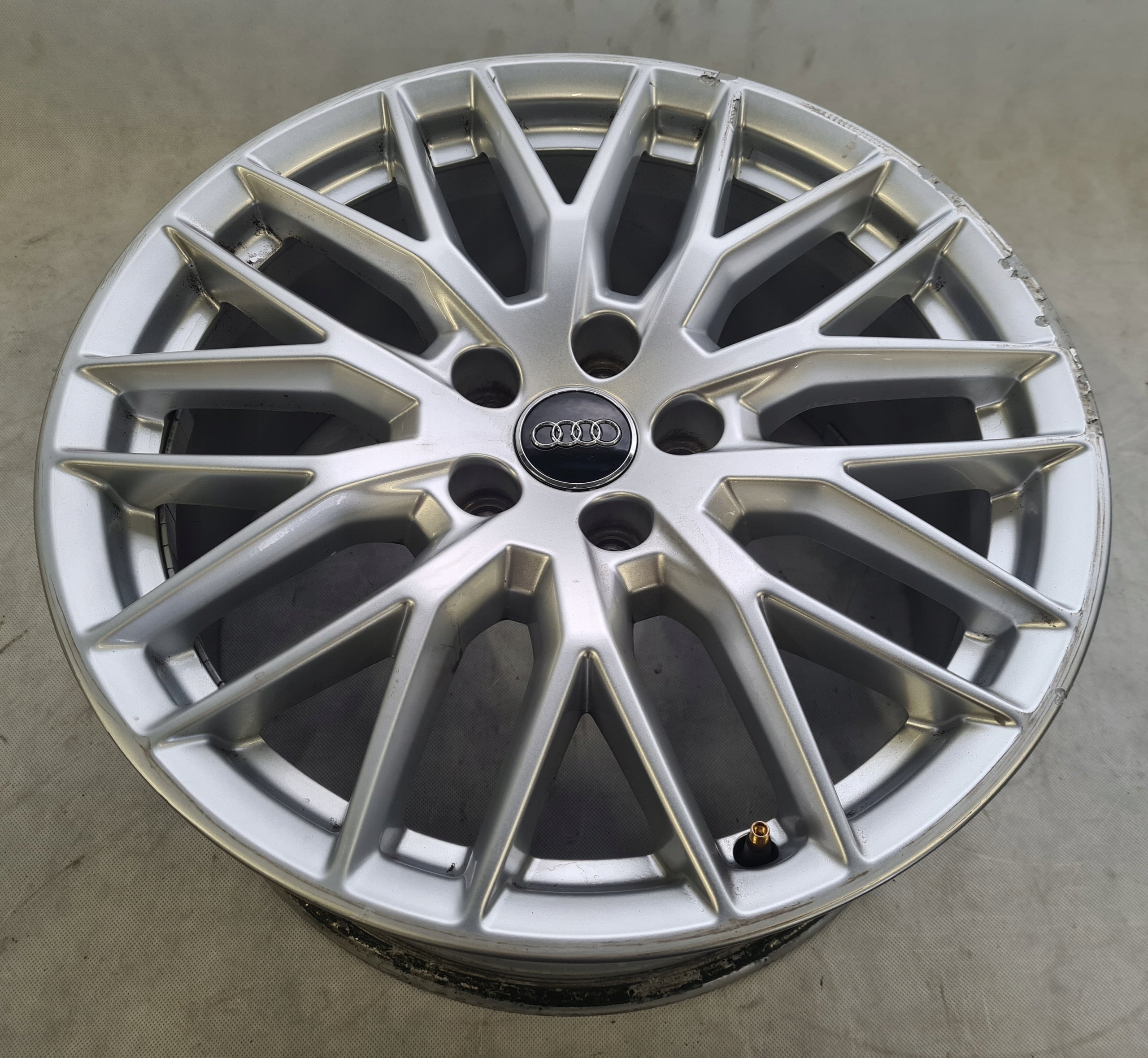  1x aluminum rim Audi A4 Aluminum rim 18 inch 8.0J 5x112 40ET 8W0601025BB  product image