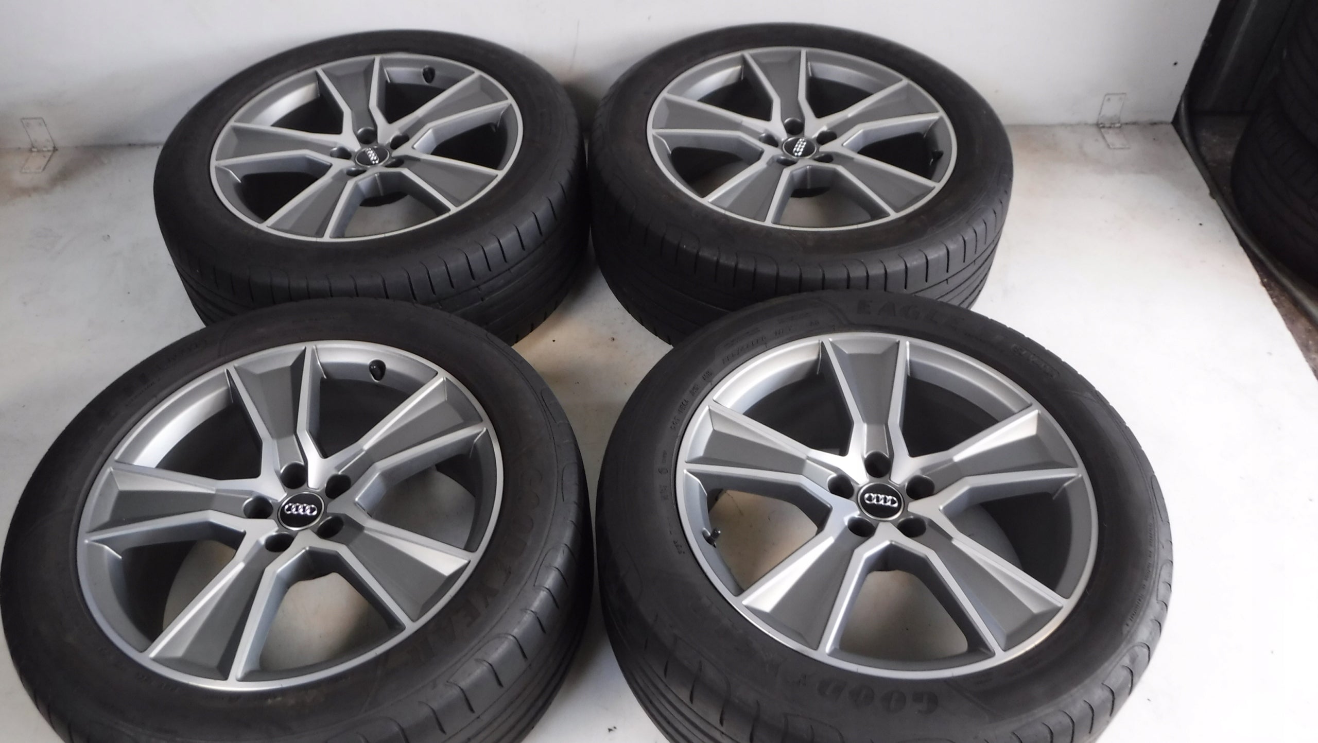 Alu Felge Audi Q3 A6 A8 Q7 A5 Q5 Q8 Aluminum rim 20 Zoll 9.0J 5x112 33ET