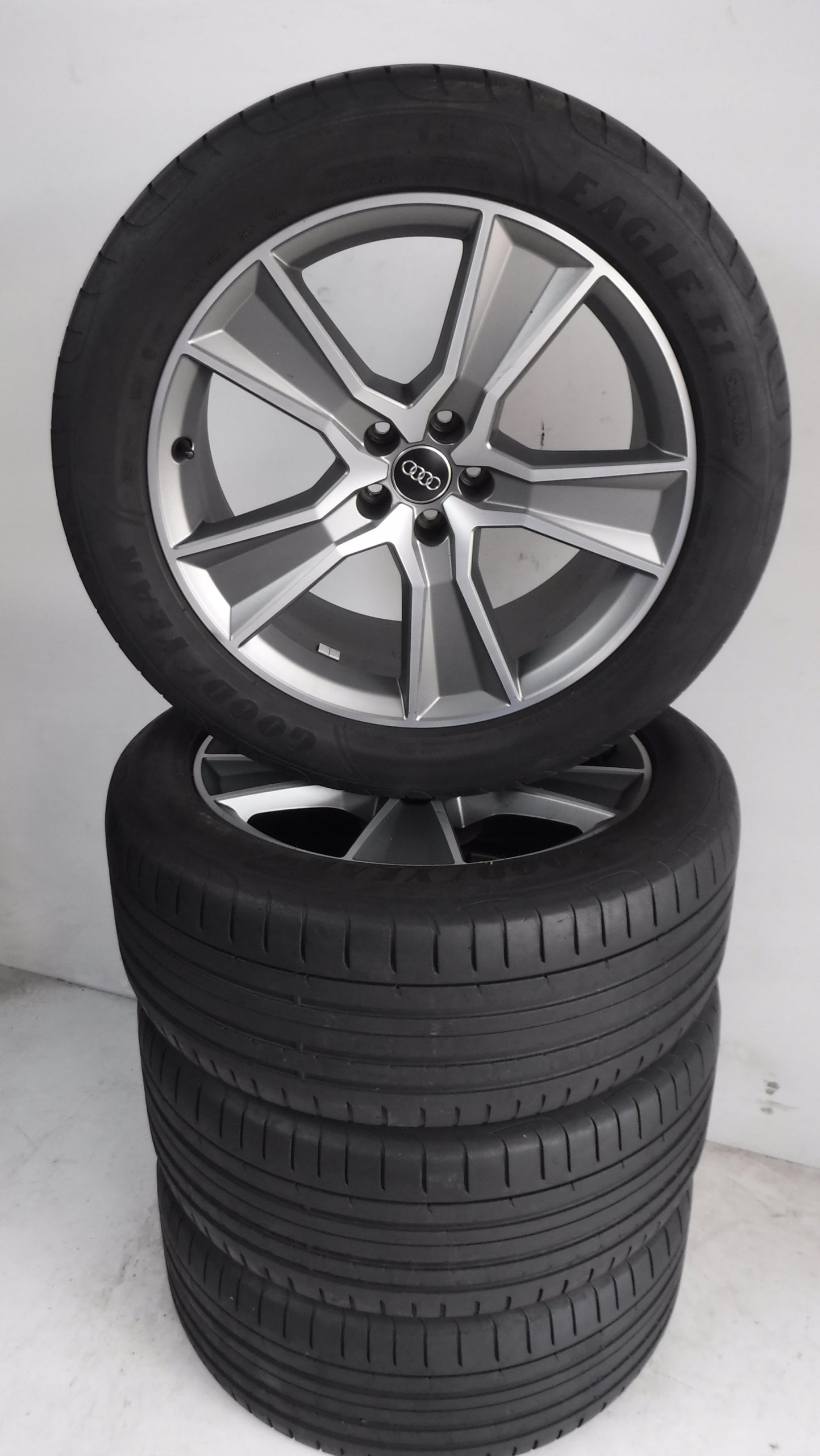 Alu Felge Audi Q3 A6 A8 Q7 A5 Q5 Q8 Aluminum rim 20 Zoll 9.0J 5x112 33ET