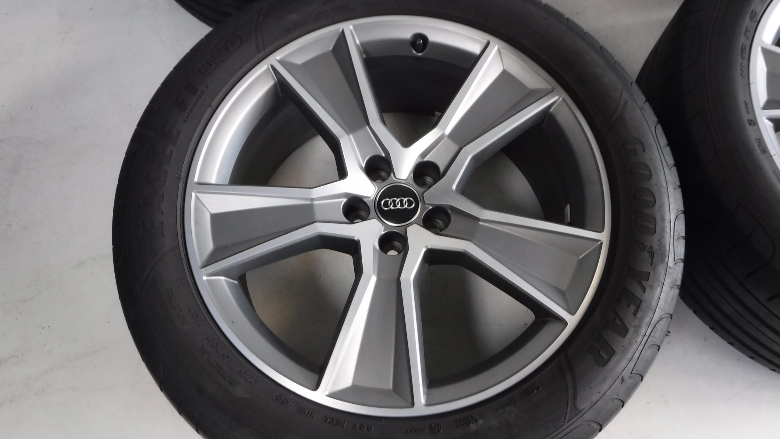 Alu Felge Audi Q3 A6 A8 Q7 A5 Q5 Q8 Aluminum rim 20 Zoll 9.0J 5x112 33ET